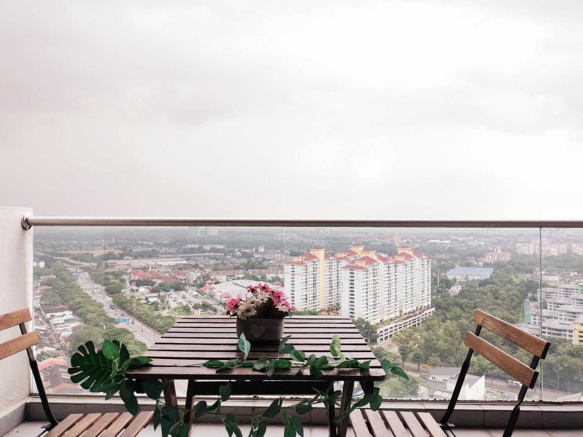 Four-Bedroom Apartment with Balcony 