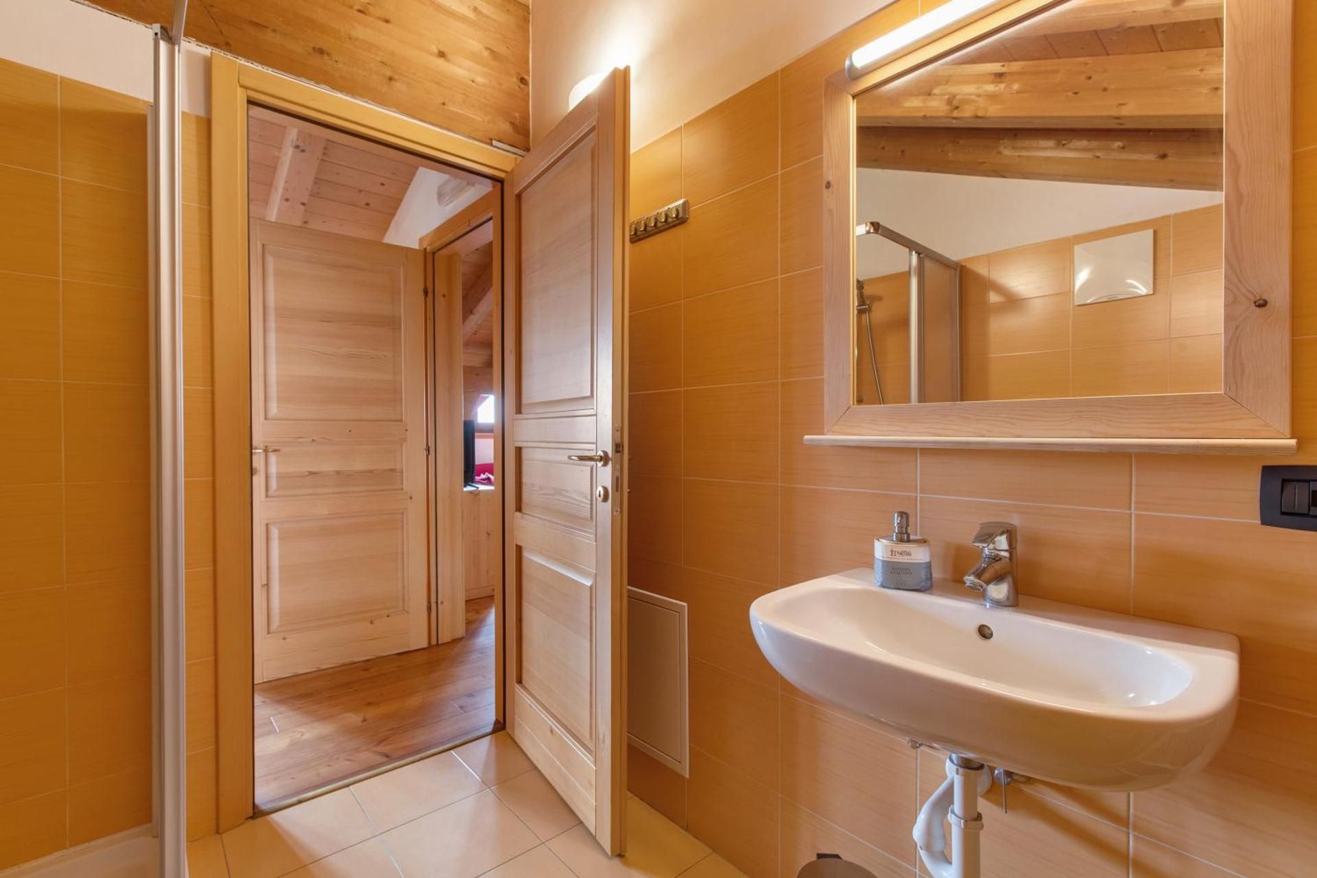 Superior One-Bedroom Apartment