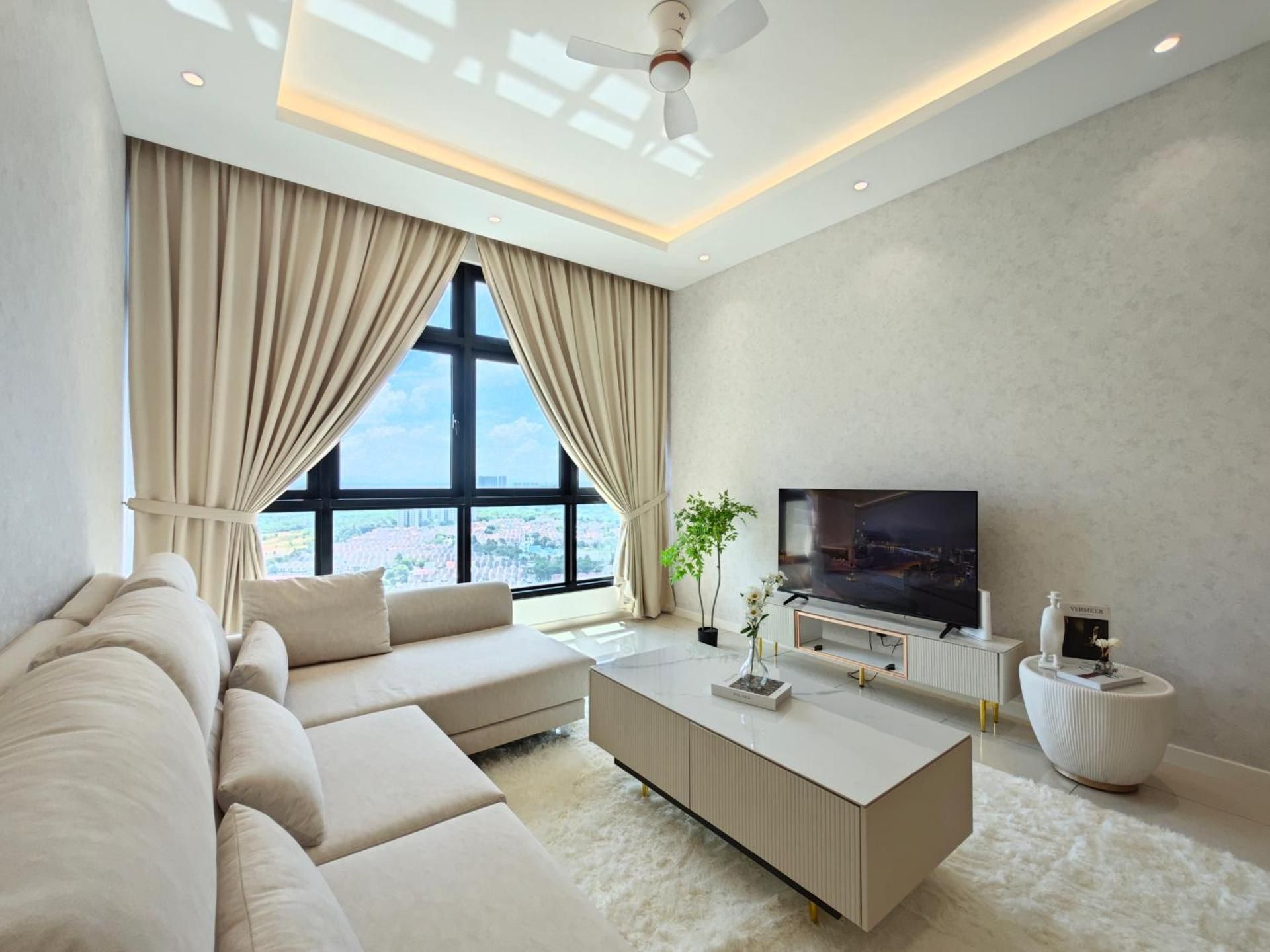 Three-Bedroom Deluxe Apartment