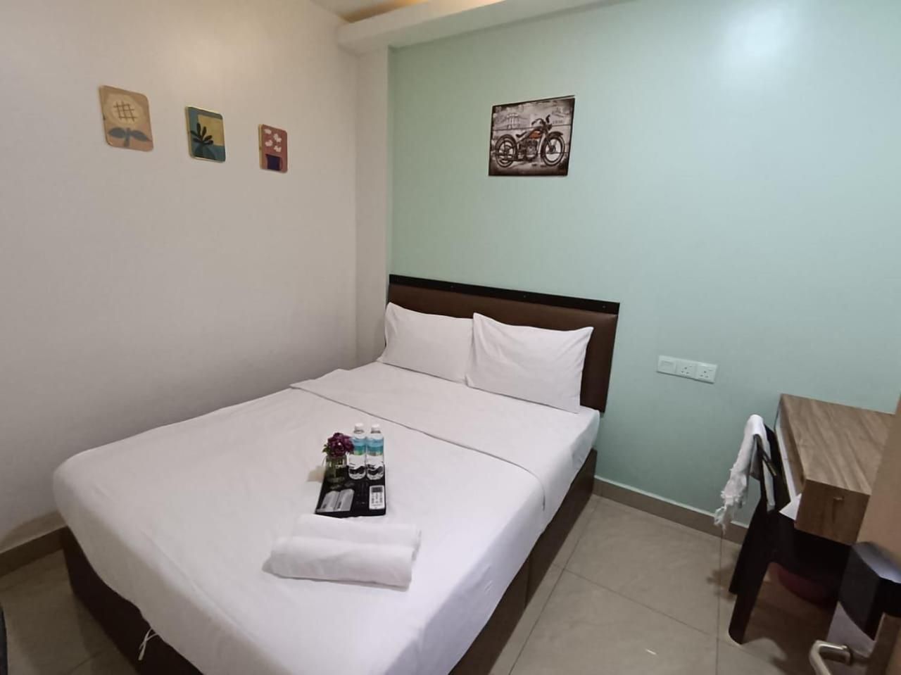 Standard Queen Room