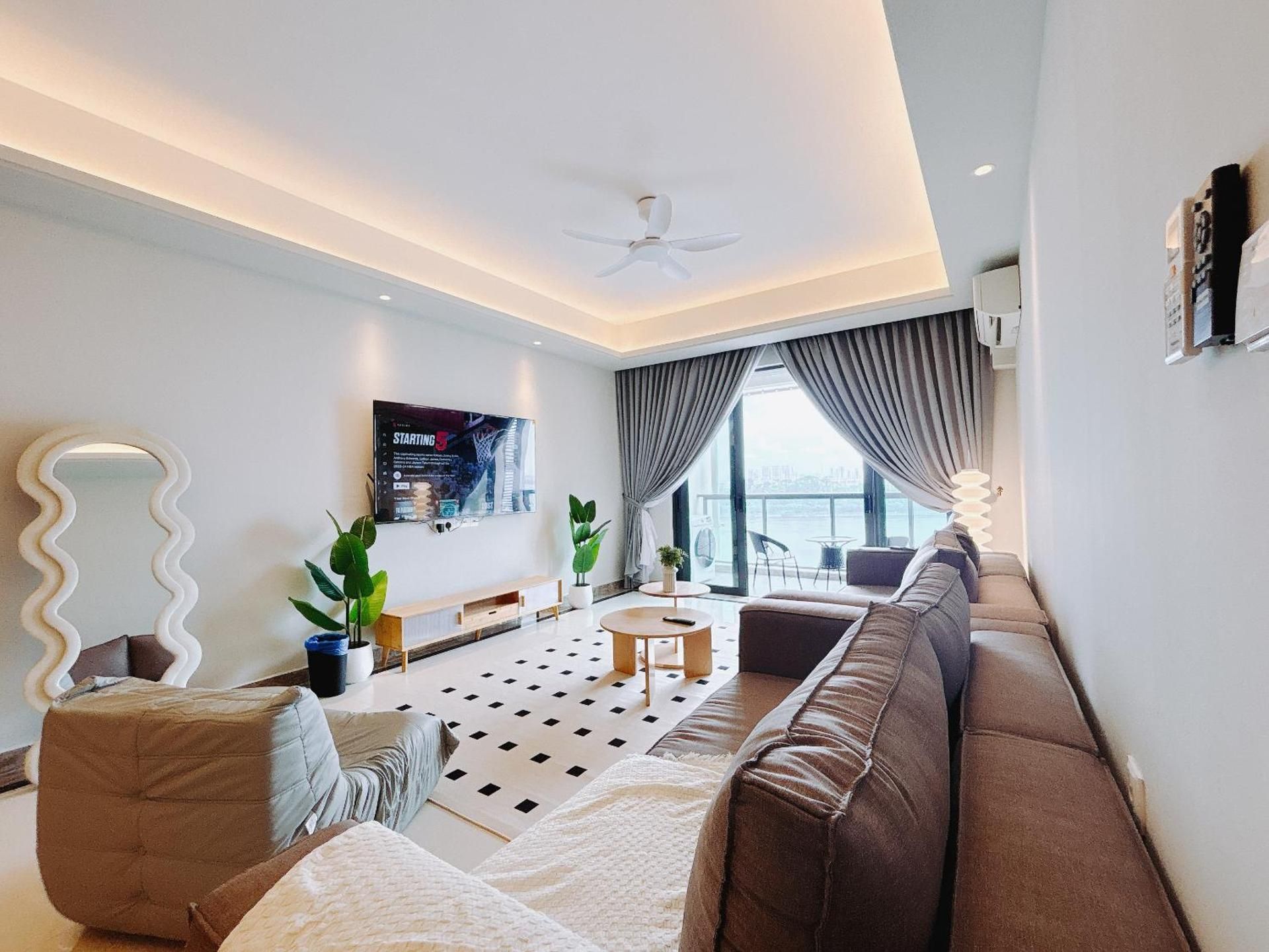 Four-Bedroom Luxury Apartment