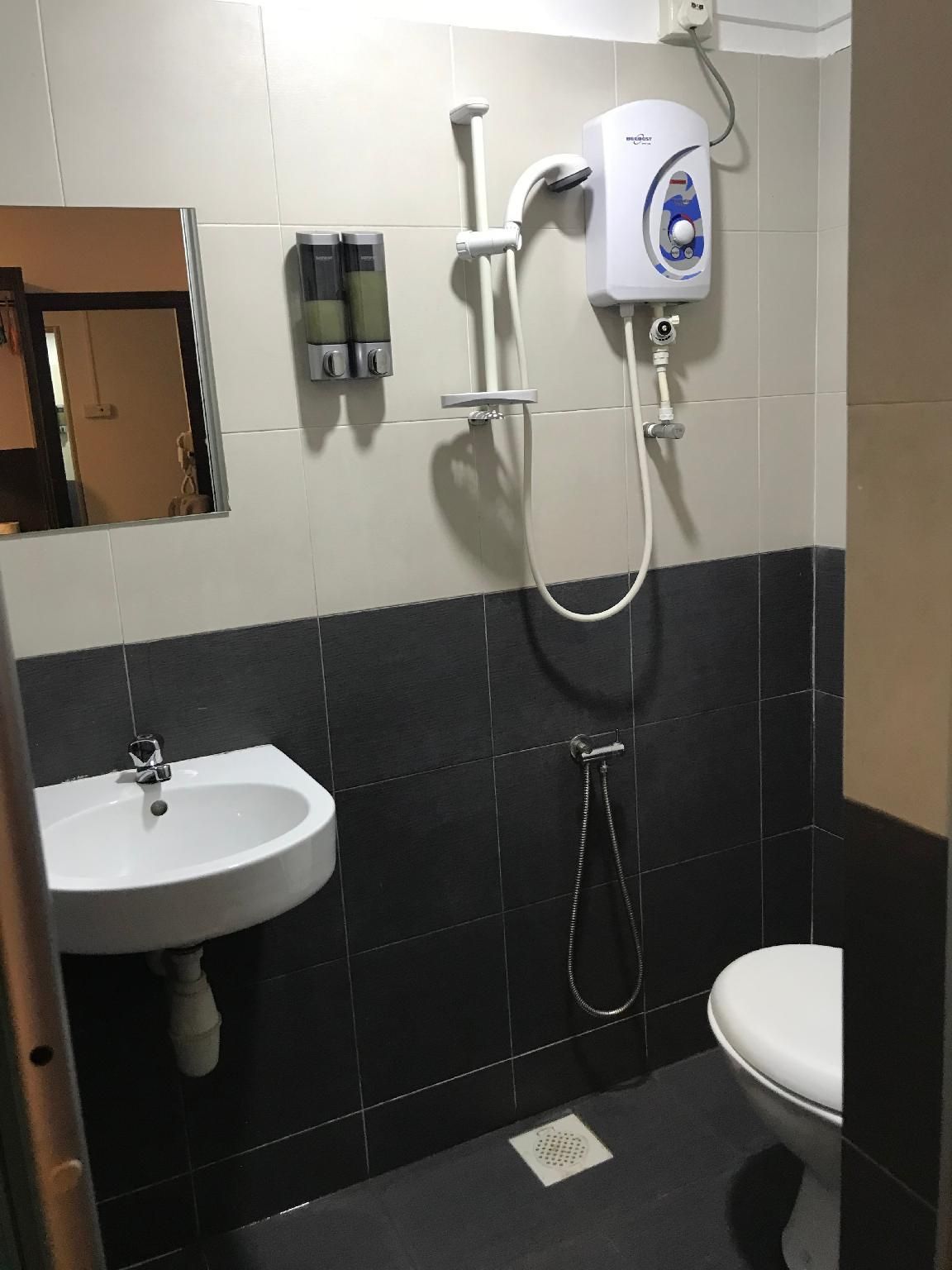 V HOTEL Deluxe Twin Room B - Non-Smoking 3