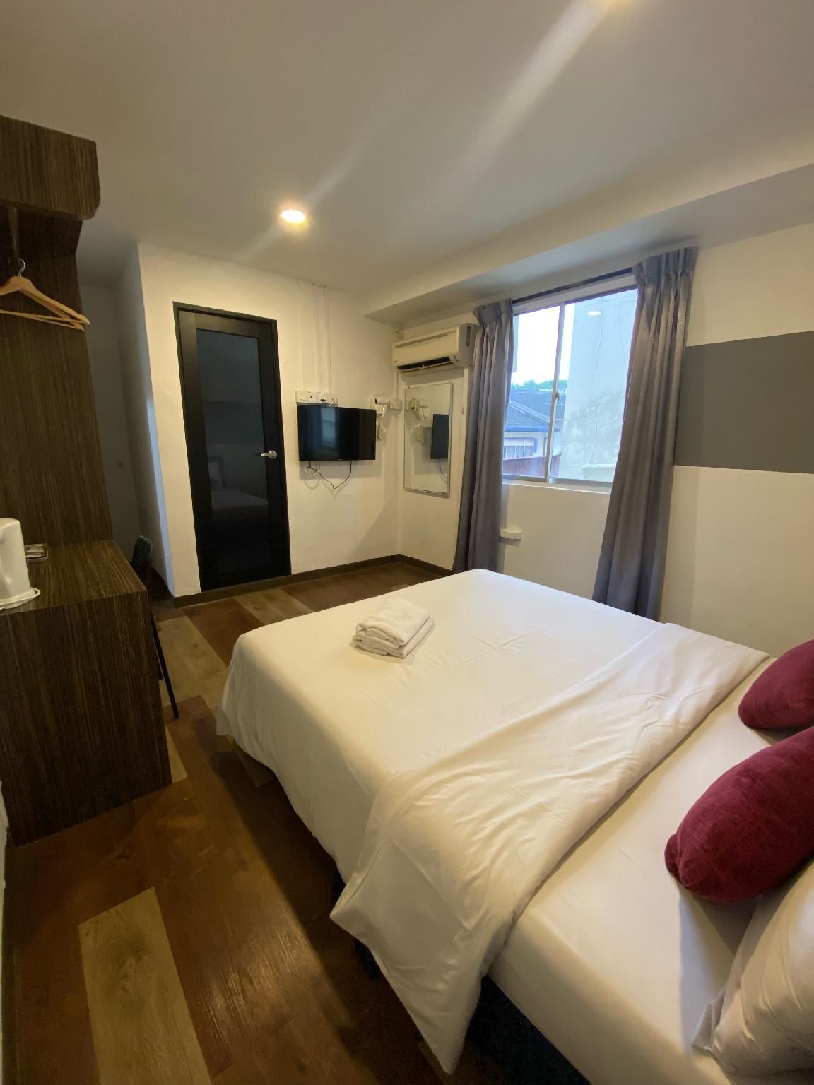 Deluxe Queen Room - Non-Smoking
