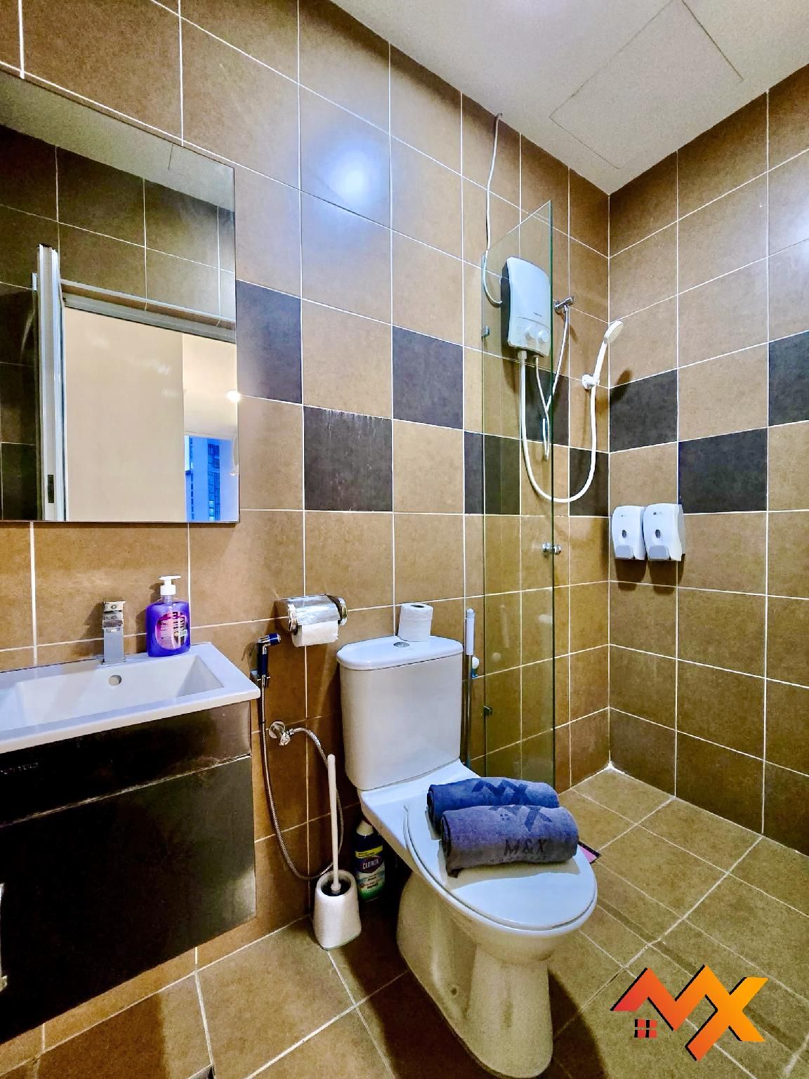 2-Bedroom Apartment - Max 10 People, Private Lift, Netflix, Smart TV 65-Inch