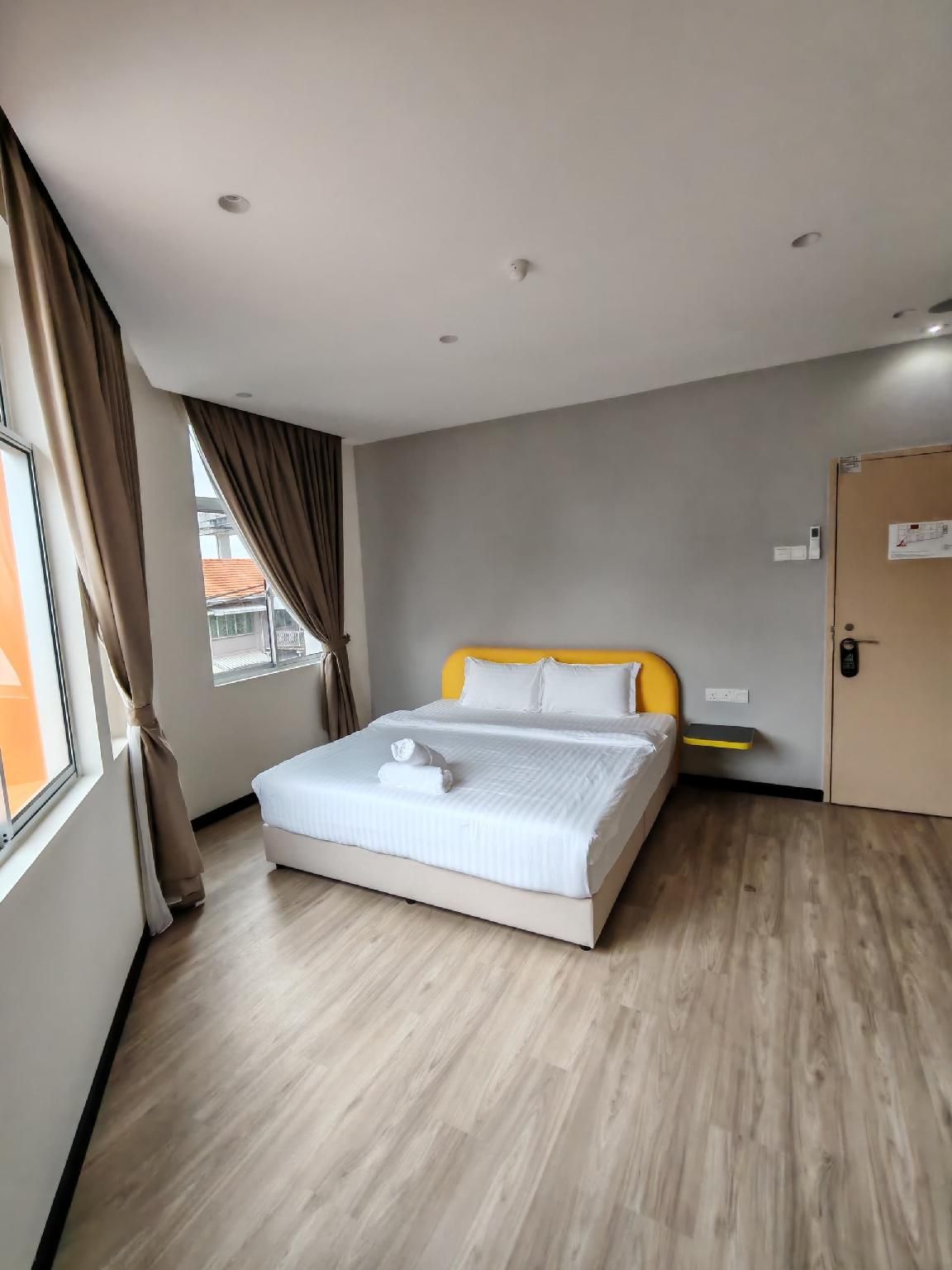 King Room, Night Use Only - 8PM to 10AM Max 14 Hours Stay