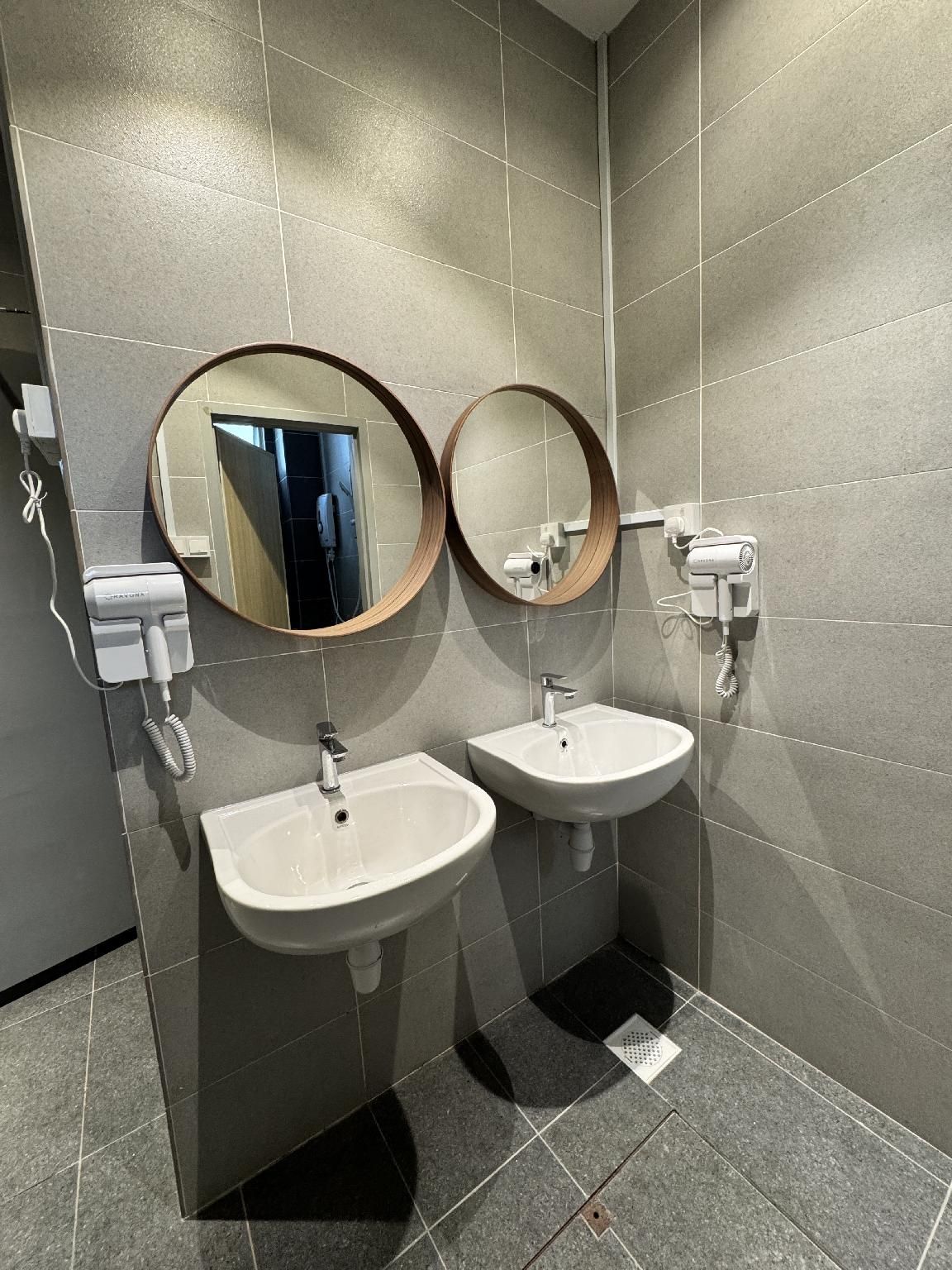 Single Capsule - Male Only, Non-Smoking - Shared Bathroom