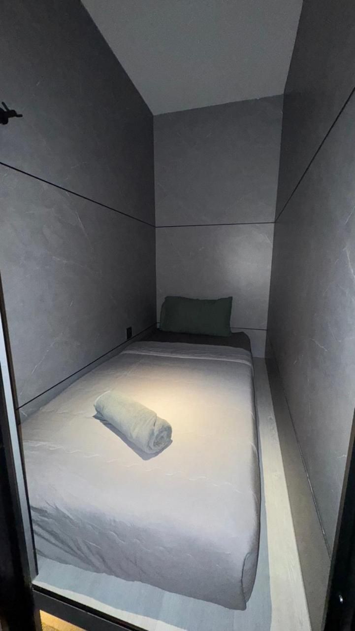Single Bedroom, Mixed Gender with Shared Bathroom