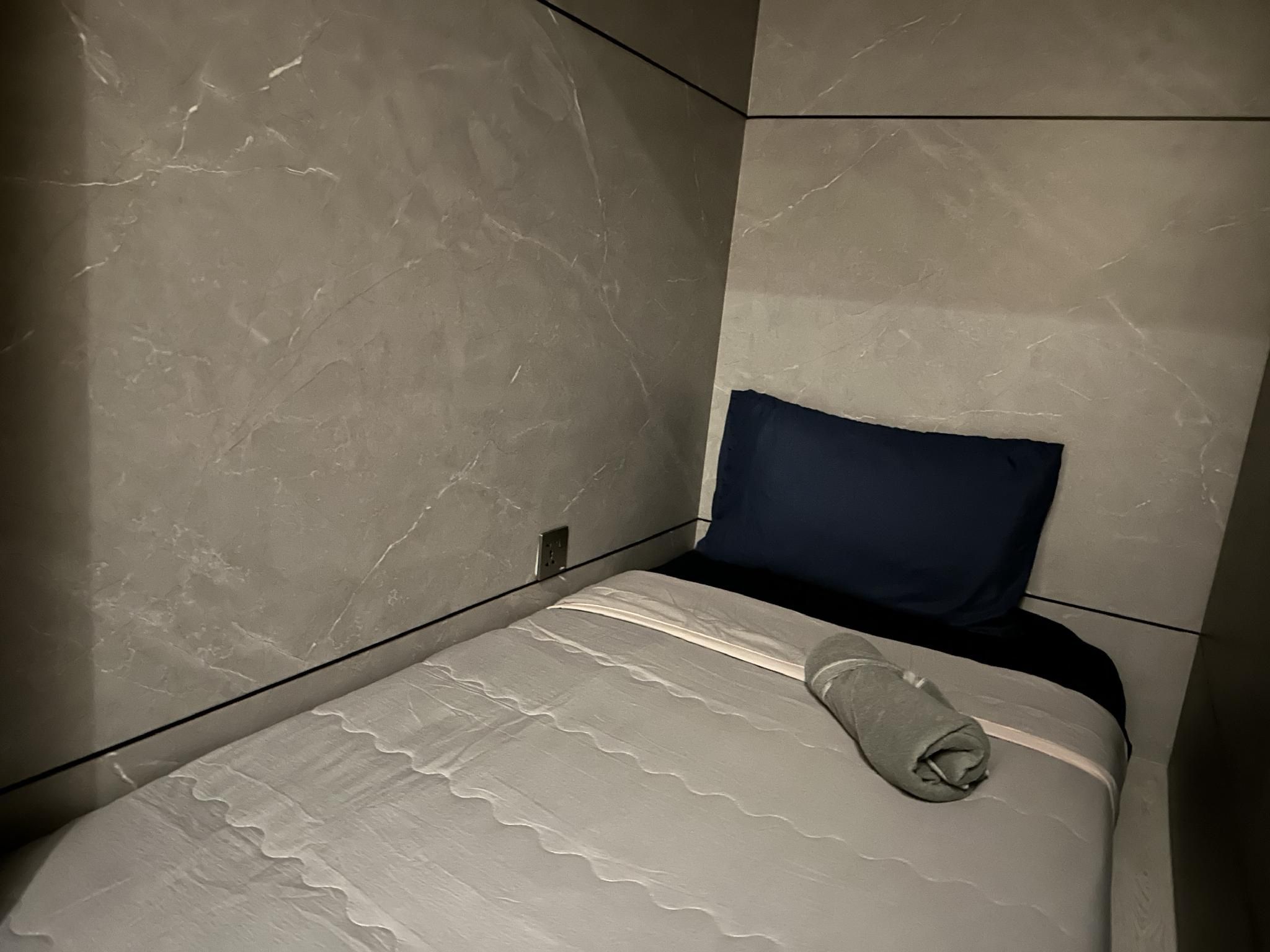 2 x Single Bedroom, Mixed Gender with Shared Bathroom