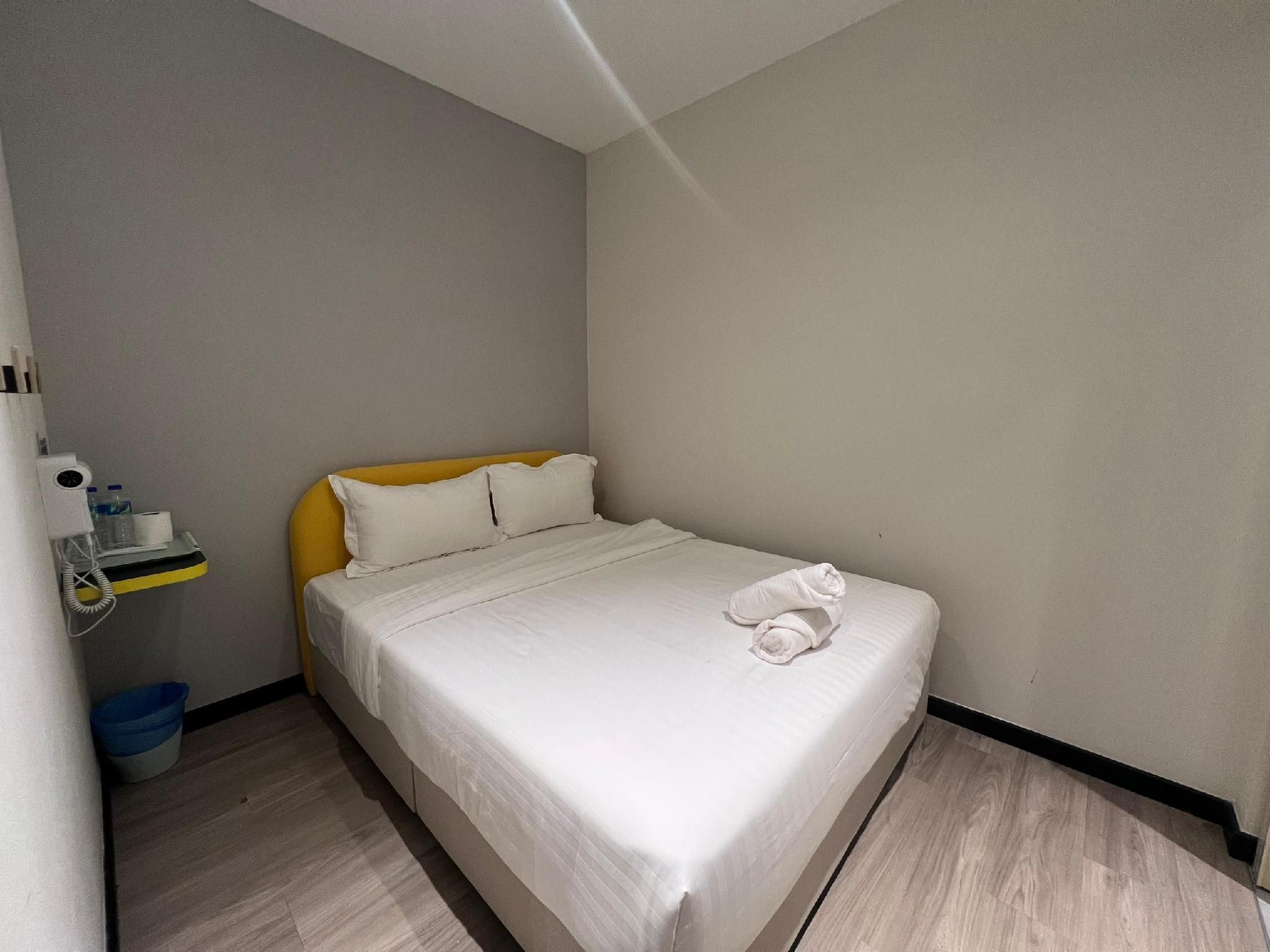 Standard Queen - No Window