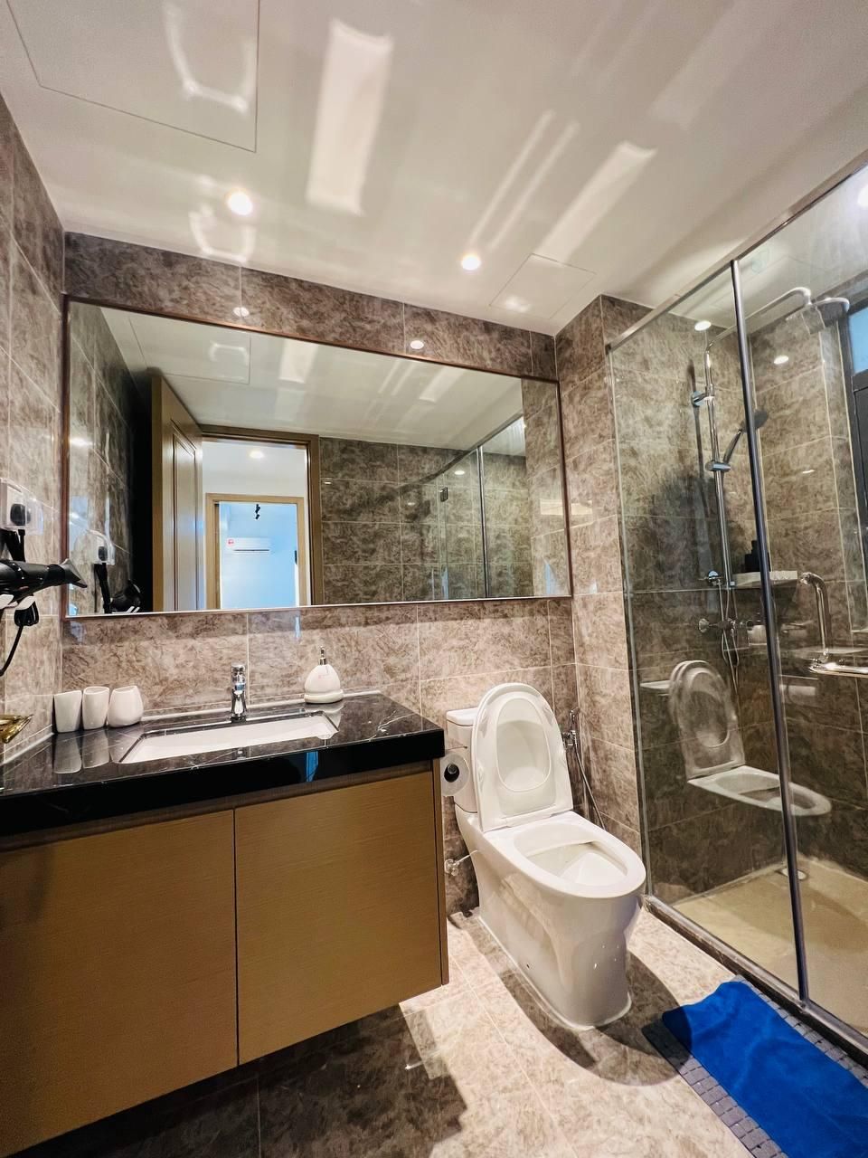2 Bedroom Apartment with Garden