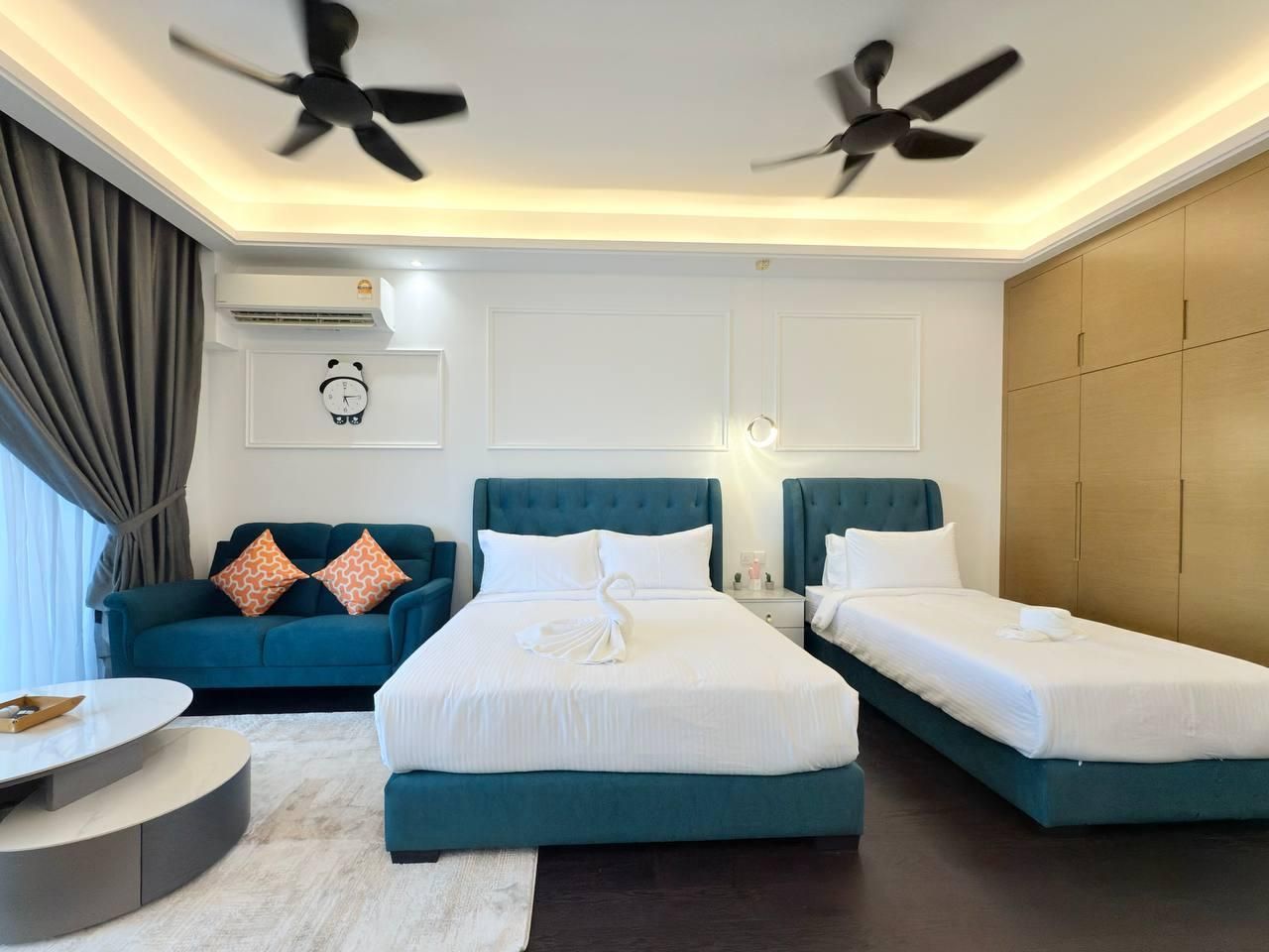 Queen Bed Room