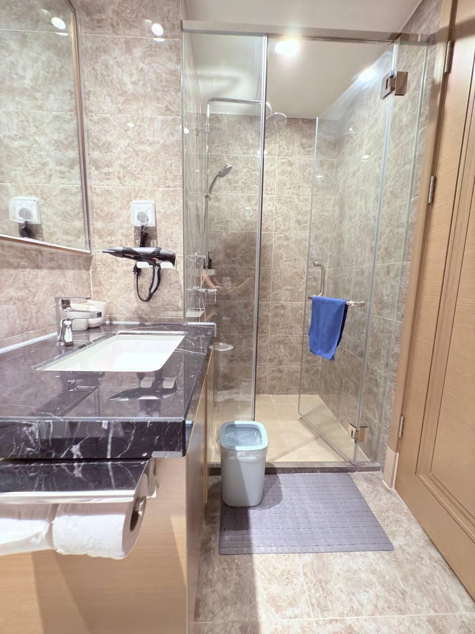 1 Bed Room Suite with Living area