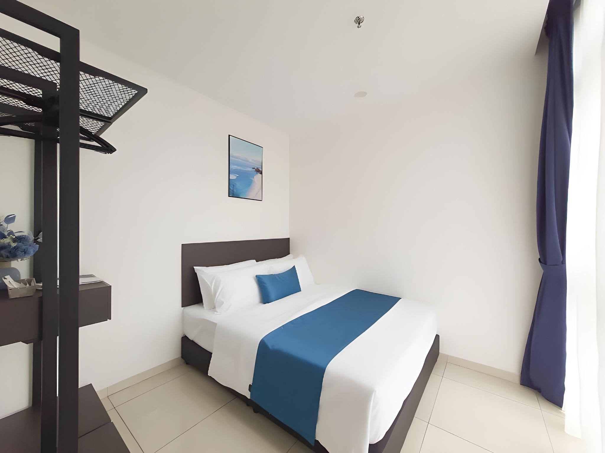 1 King Bed and 1 Queen Bed, 2-Bedroom, Deluxe Room, Non-Smoking