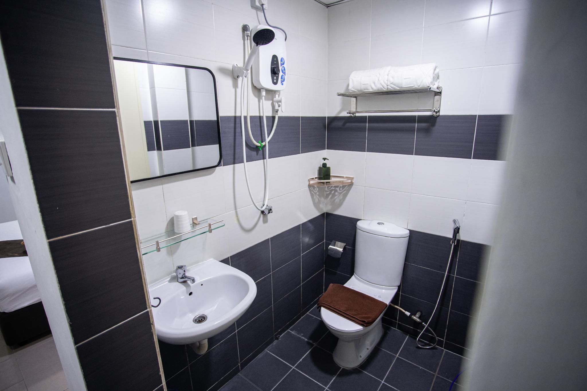 Rex City Hotel  Deluxe Queen 3