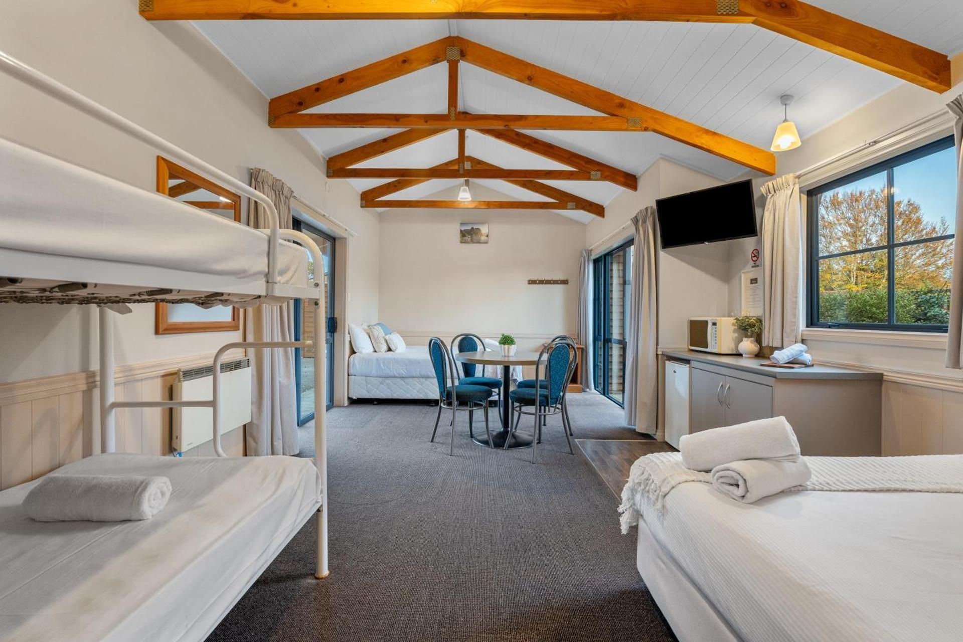 Family Cabin (Sleeps 6)