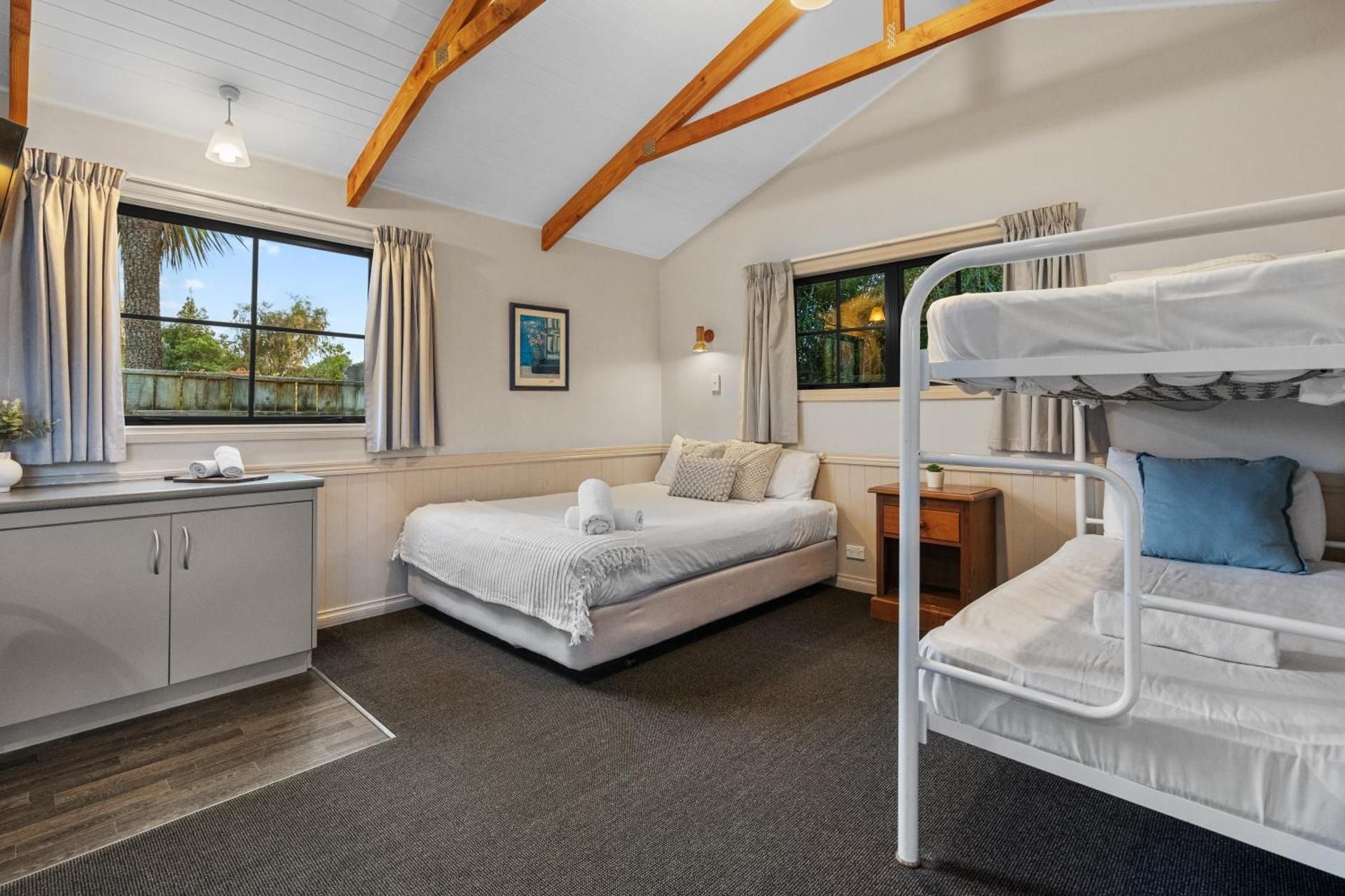 Family Cabin (Sleeps 6)