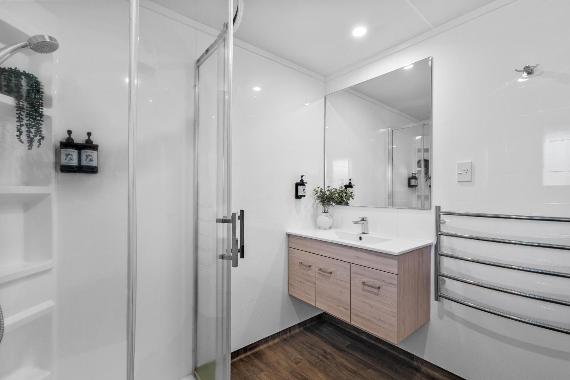 Superior One-Bedroom Apartment (6 Adults)