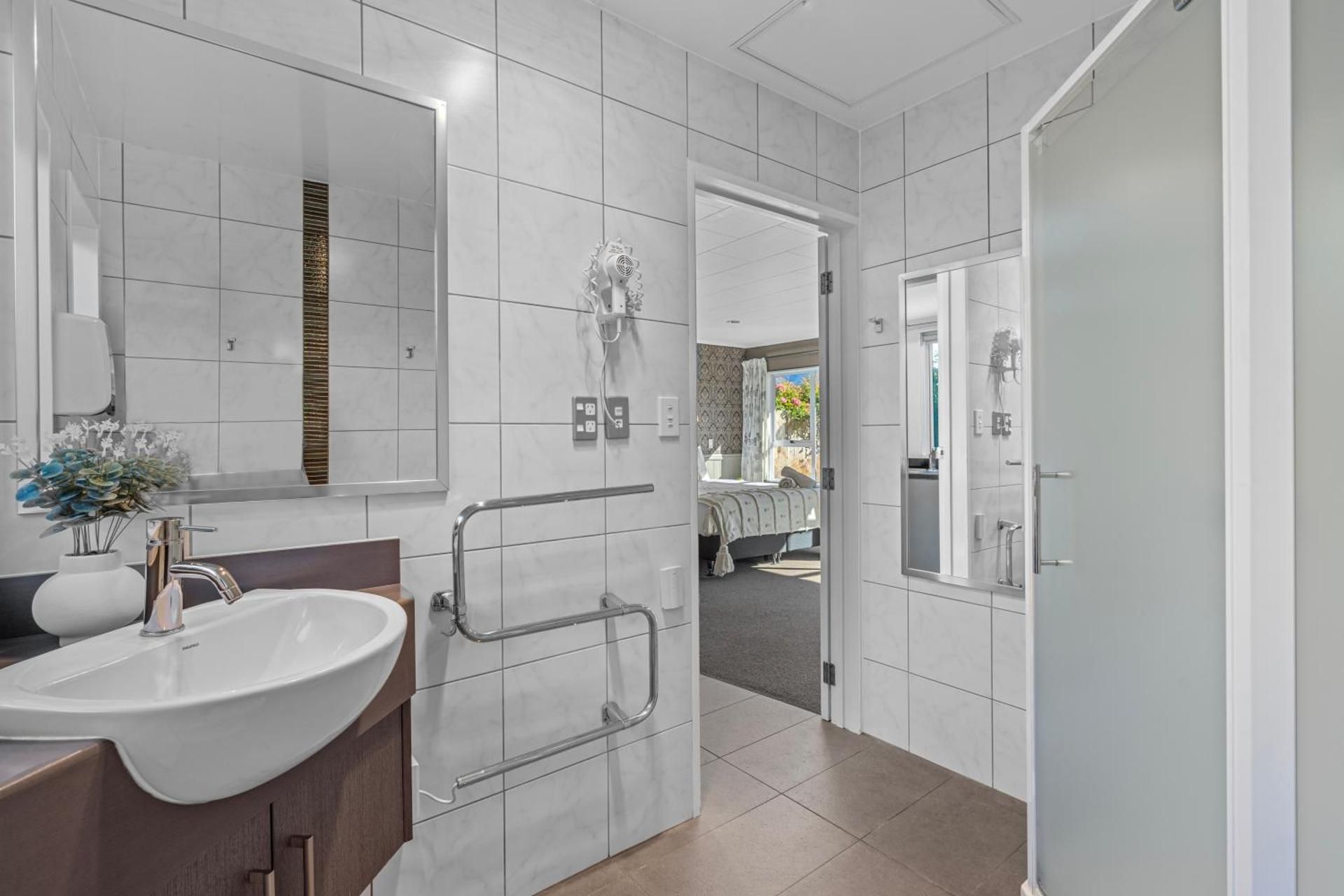 Superior One-Bedroom Apartment (4 Adults)