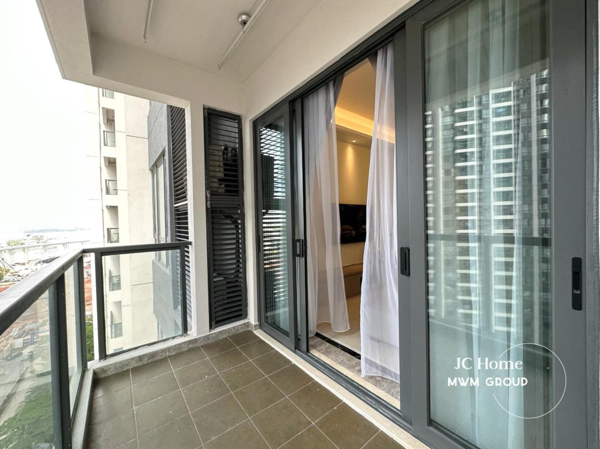 Three-Bedroom Apartment with Balcony