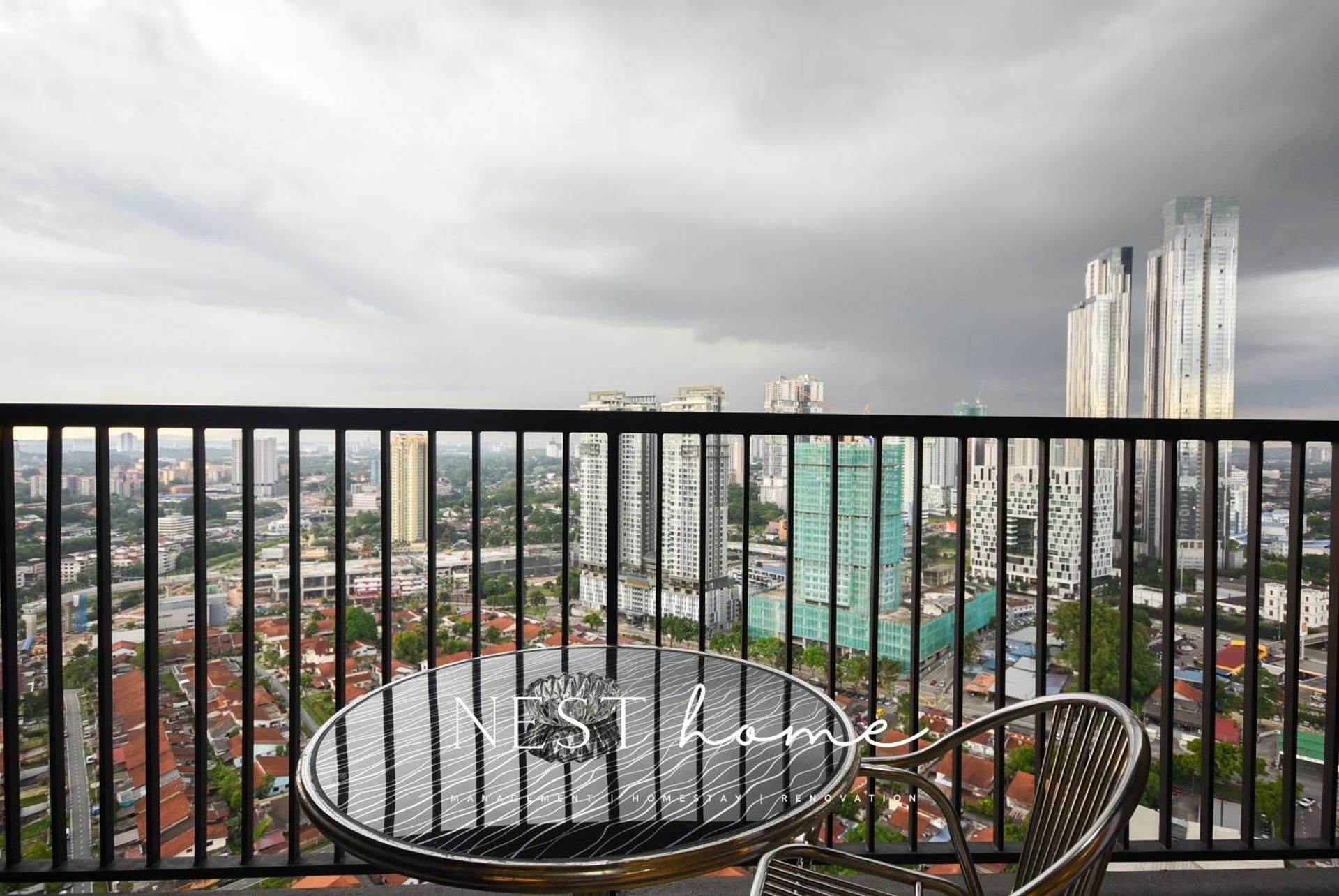 Three-Bedroom Apartment with Balcony