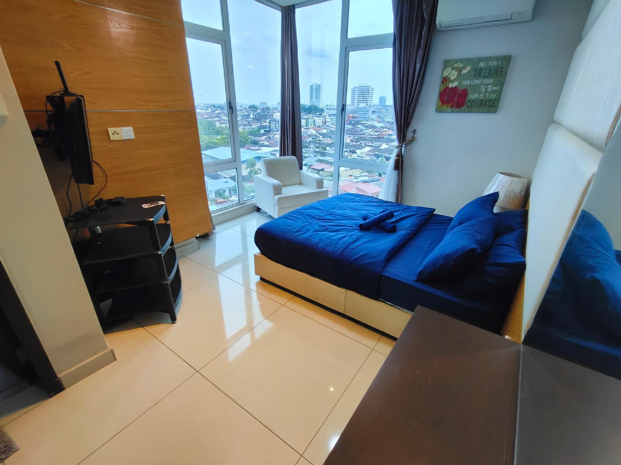 4 Bedroom, Non-Smoking