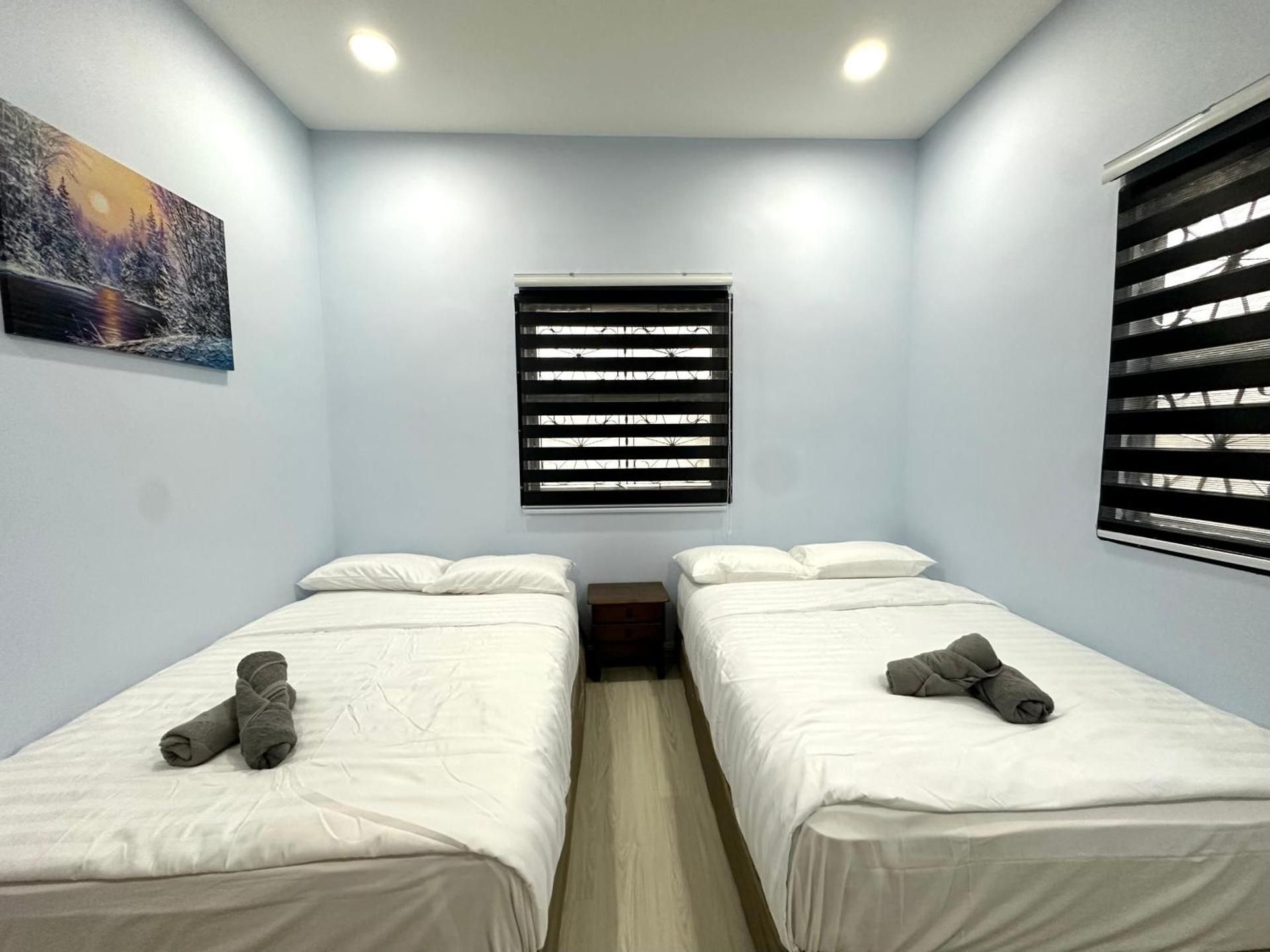 Quadruple Room with Private Bathroom