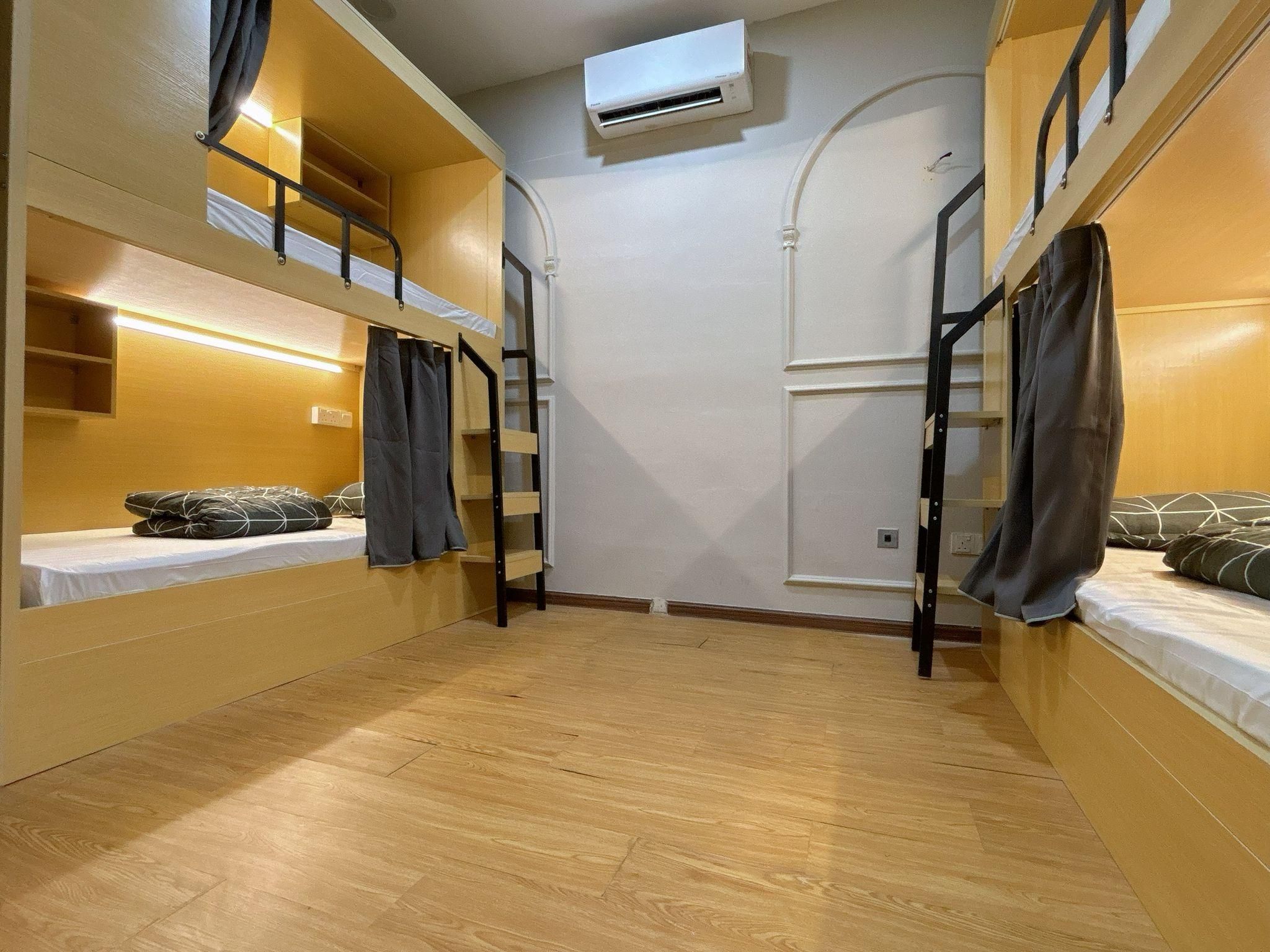 Single Capsule in Mixed Room