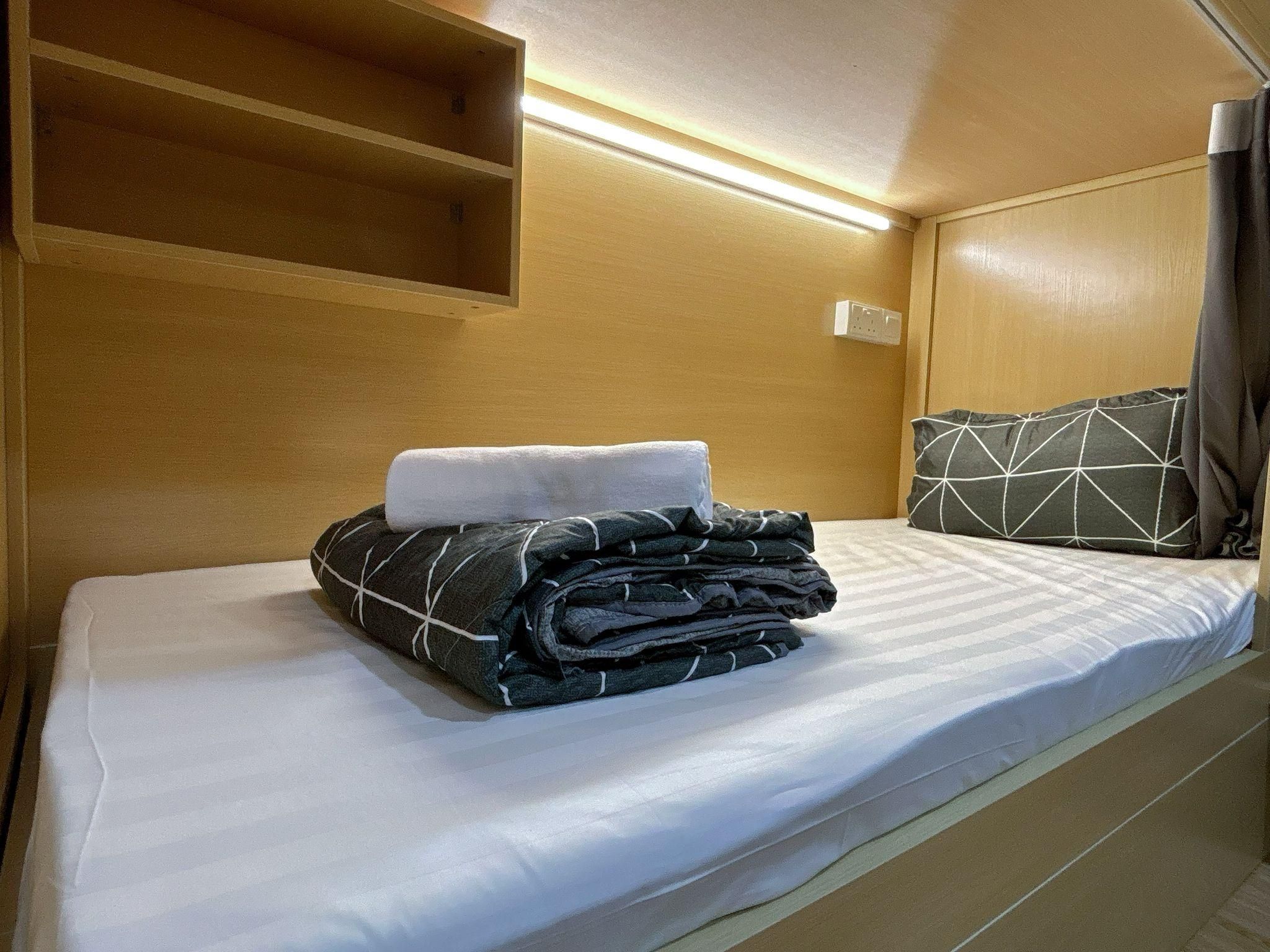 Single Capsule in Female Only Room