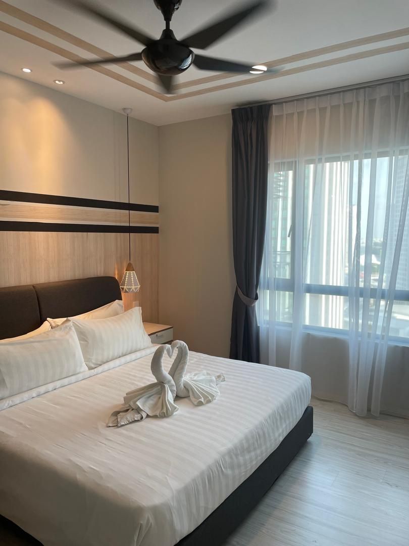 Deluxe - 1 King Bed