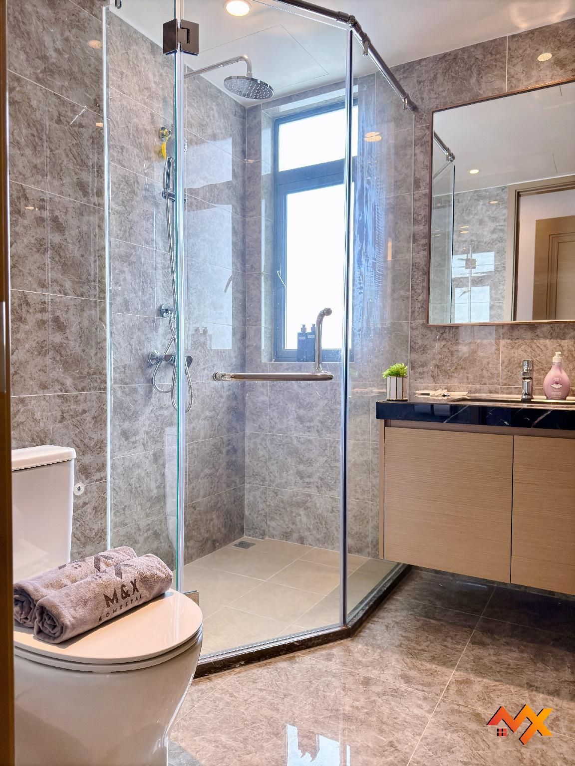 3-Bedroom Sea View Apartment - Max 12 People, Netflix, Smart TV 70-Inch