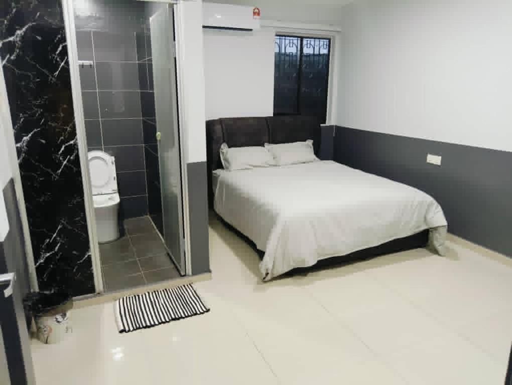 Standard - 1 Queen Bed