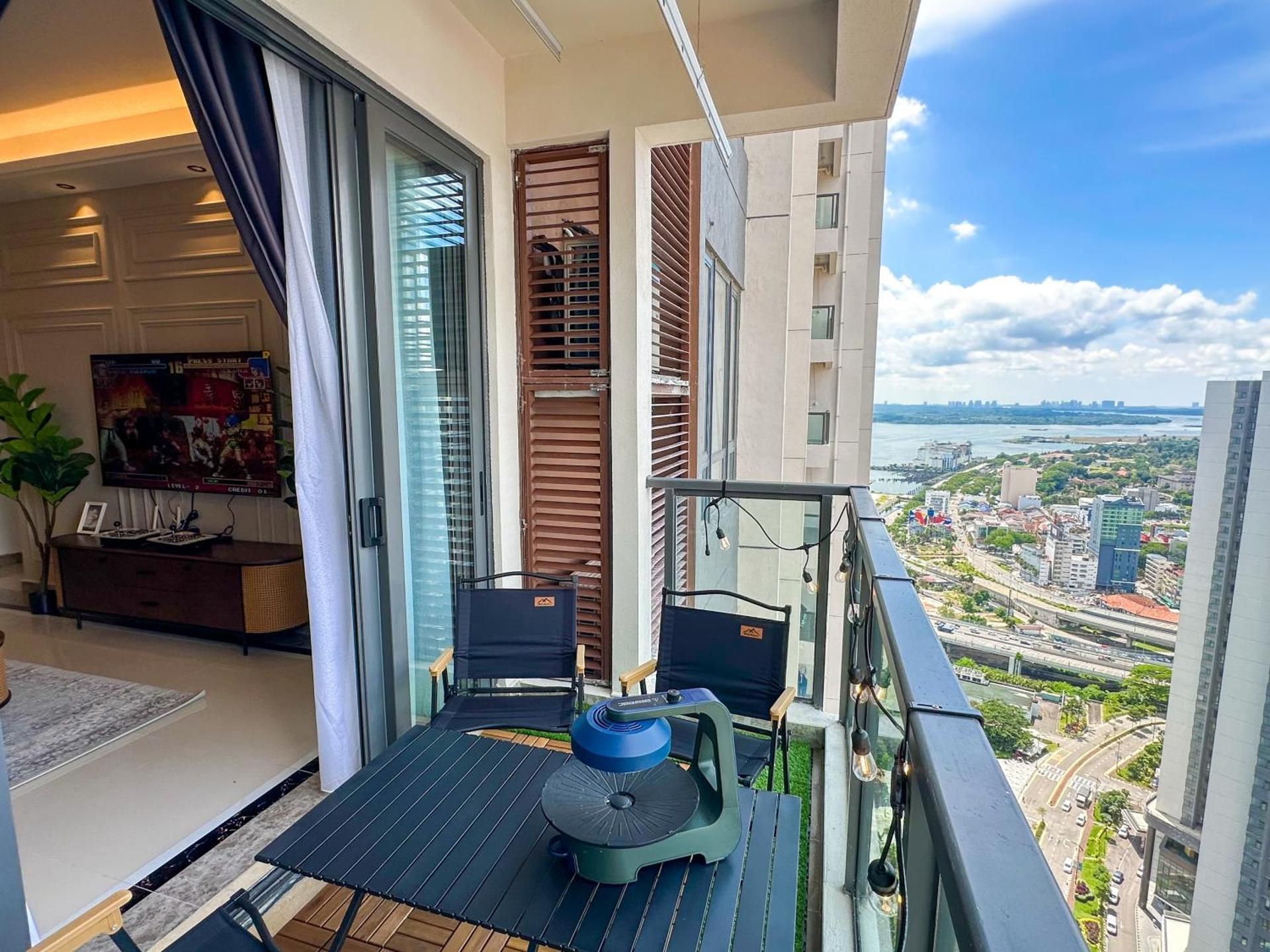 Two-Bedroom Deluxe Apartment with Balcony