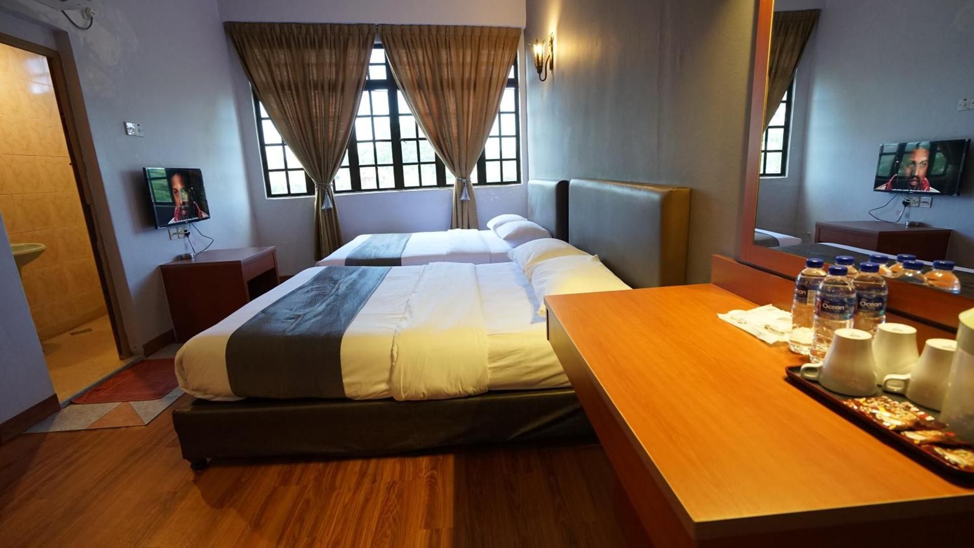 Suite Family Room