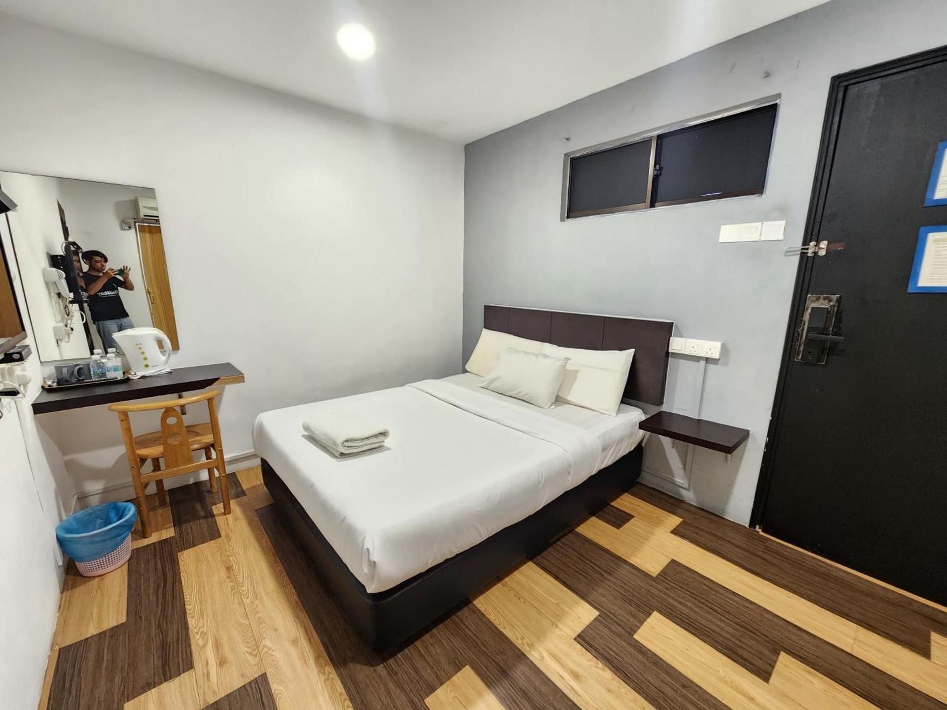 Queen Bedroom