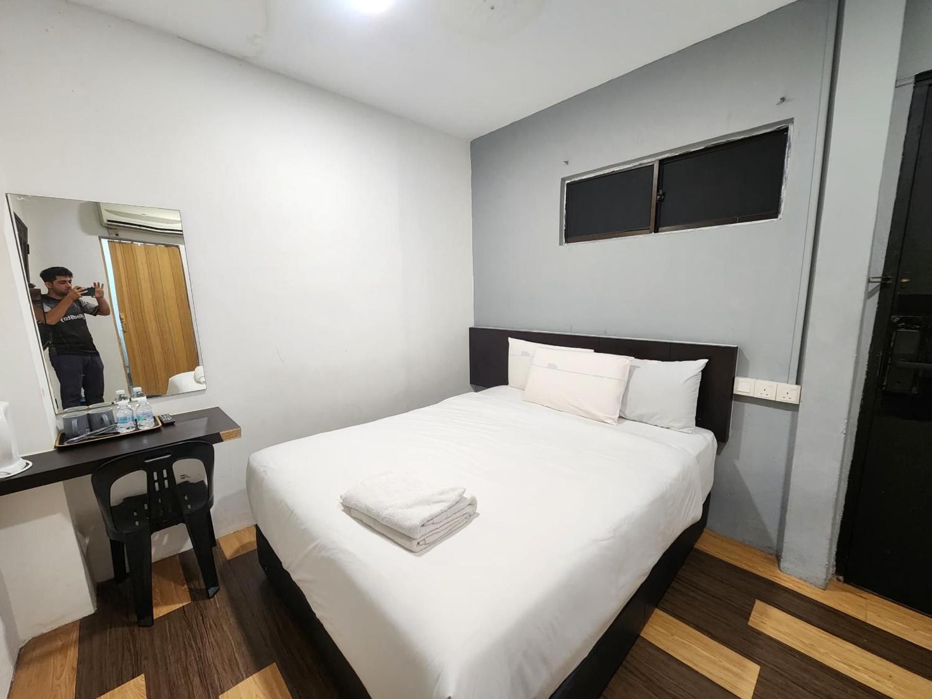 Queen Bedroom
