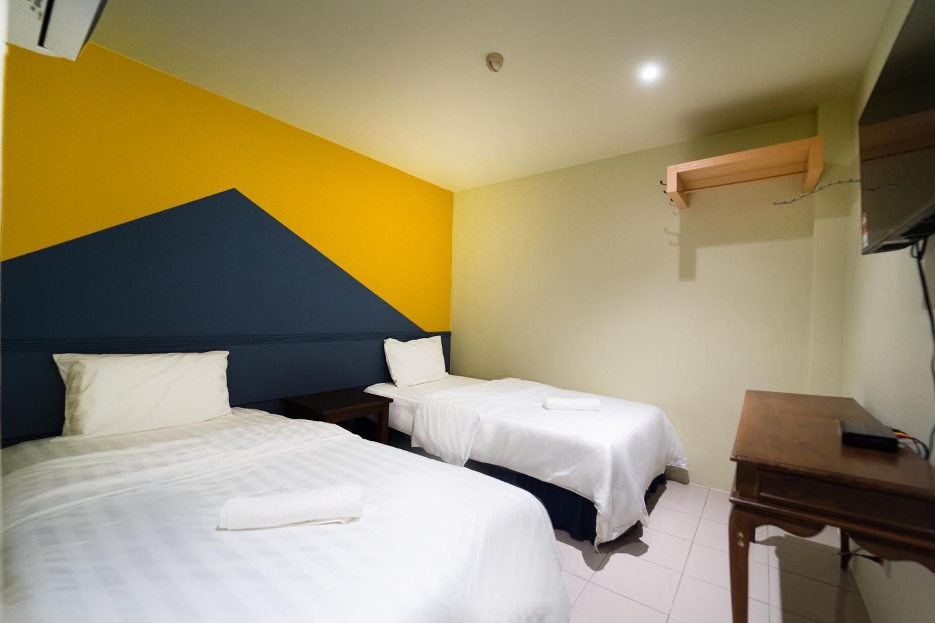 Twin Room with Shower