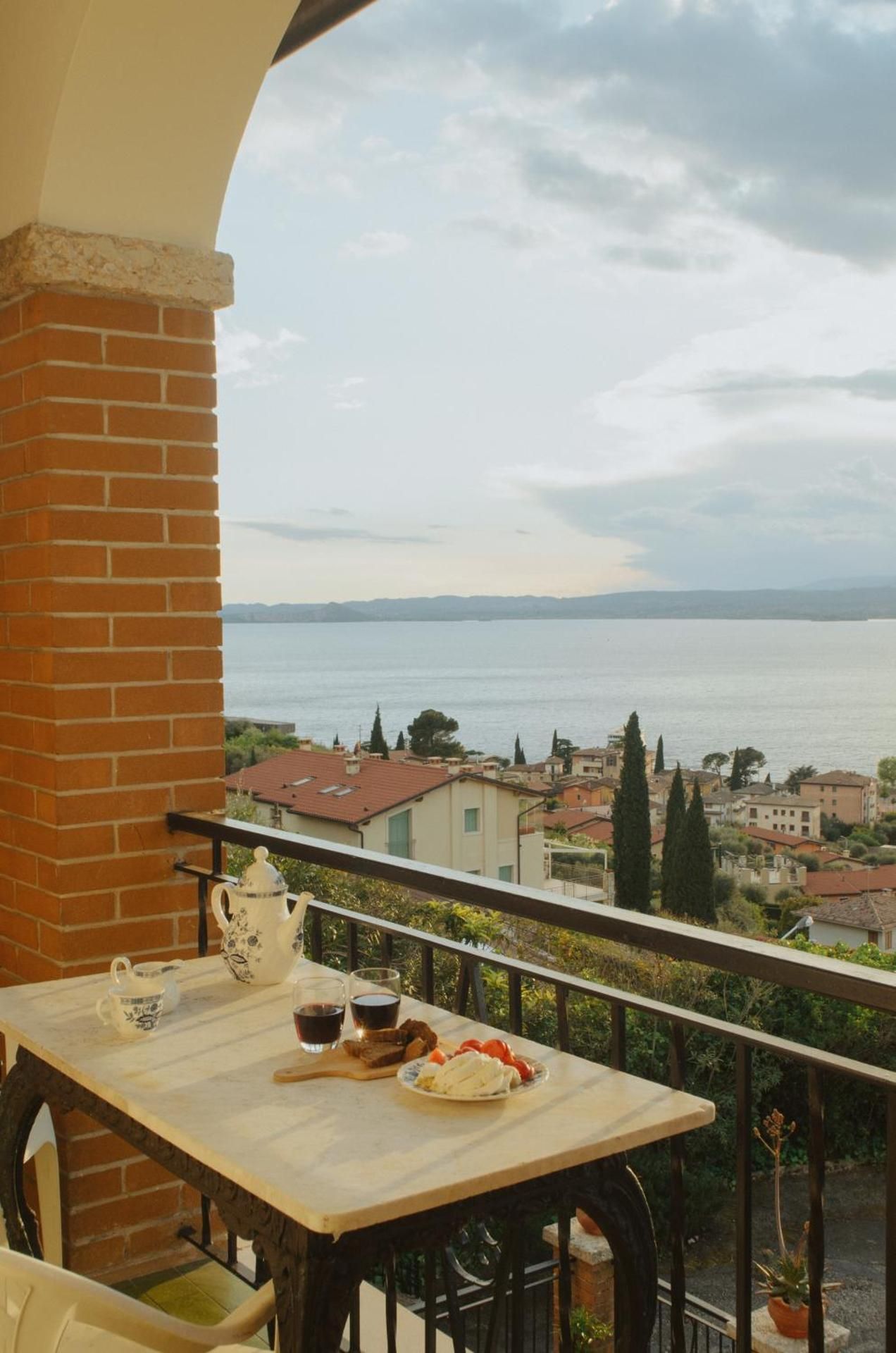 Apartment with Lake View 1