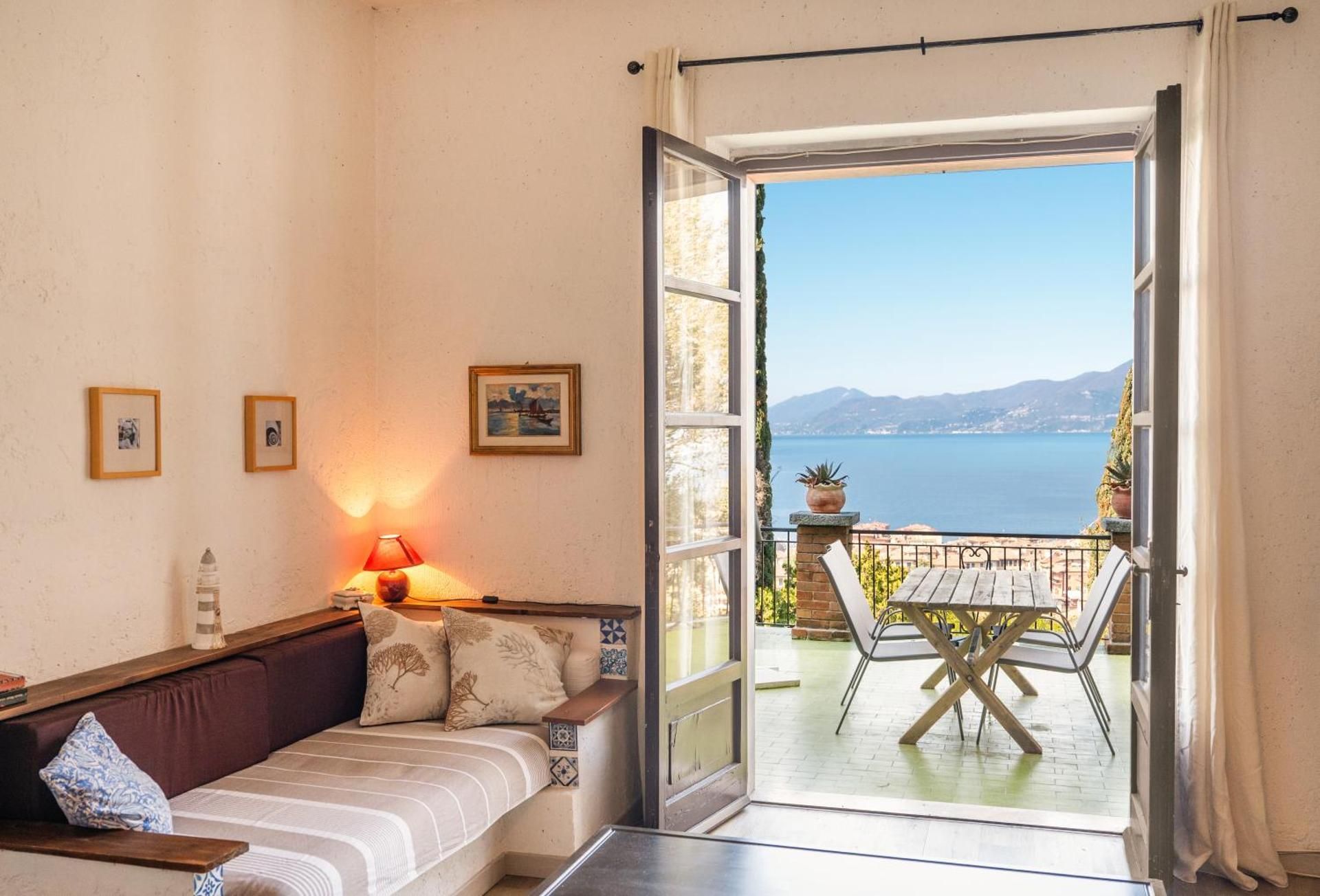 Apartment with Lake View 2