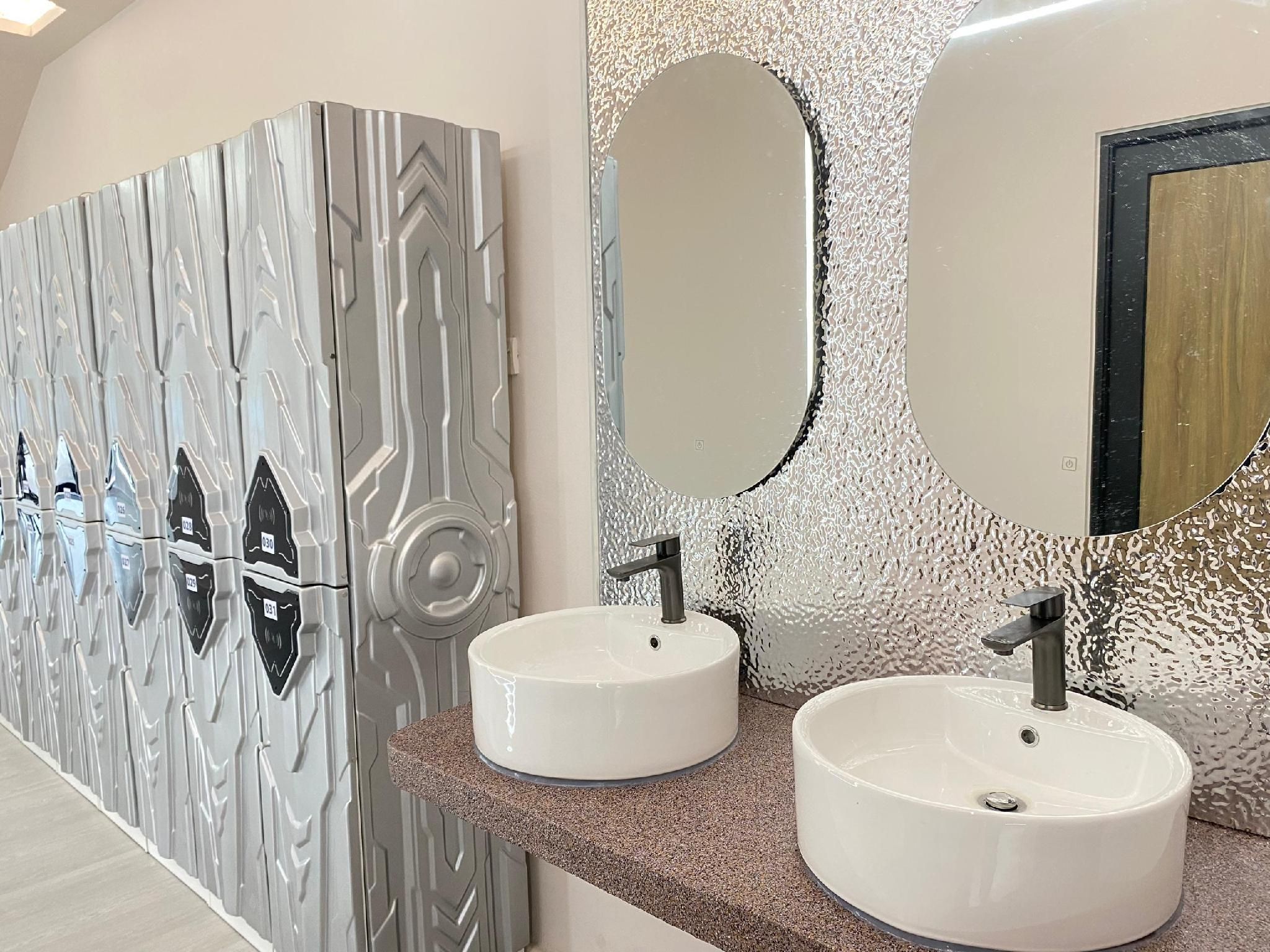 4 Capsules Family Room - Non-Smoking - Shared Bathroom