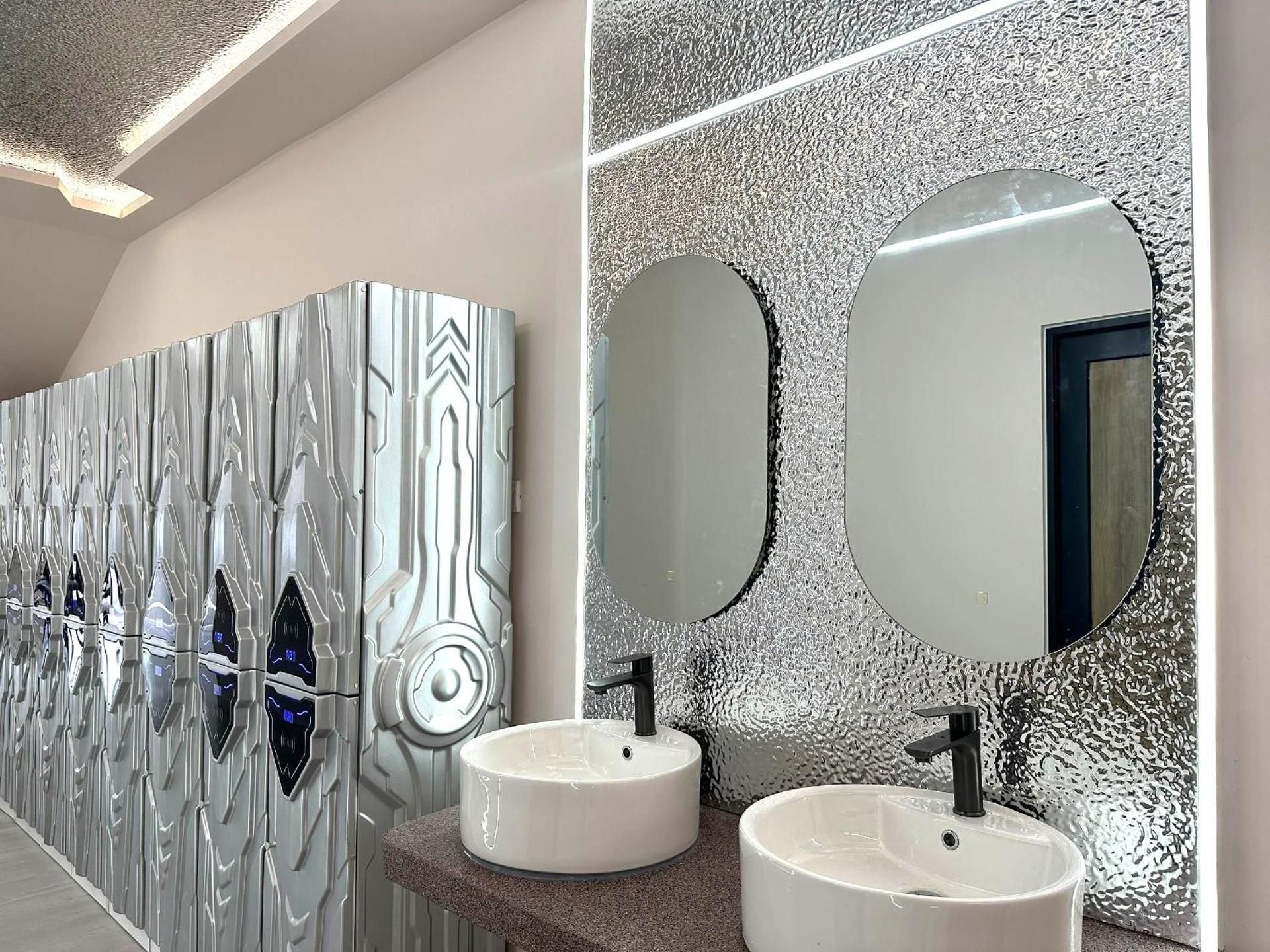 2 Capsules - Male Only, Non-Smoking - Shared Bathroom