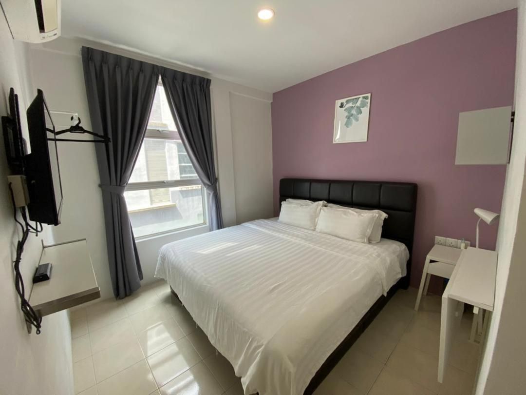 King Bedroom with Window