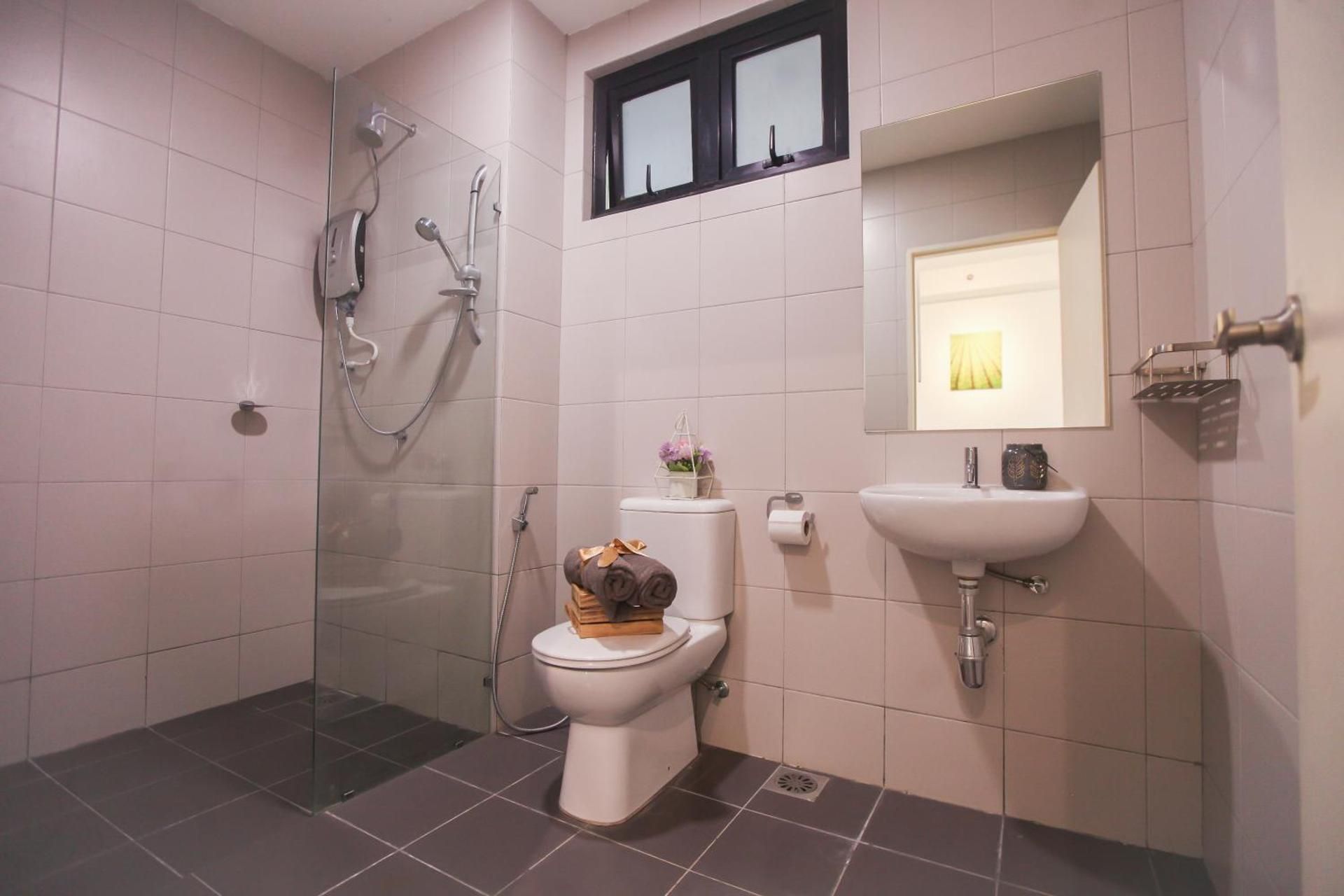 Two-Bedroom Deluxe Apartment with Balcony