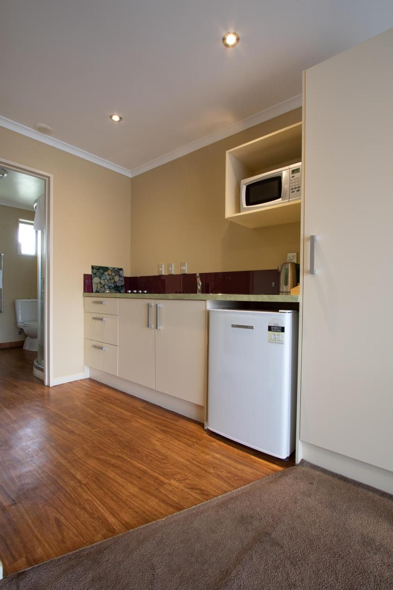 Annabelle Motel One-Bedroom Apartment 3