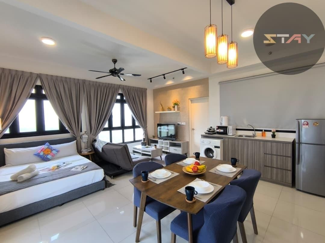 Queen Apartment with Balcony and Views