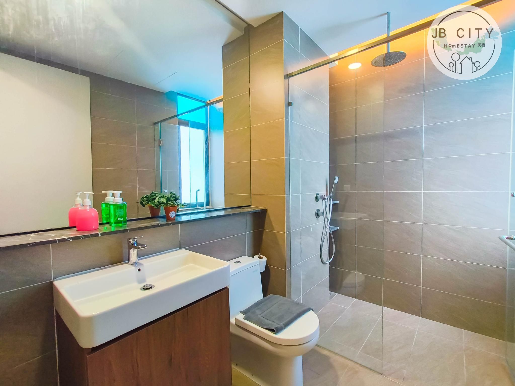 Three-Bedroom Executive Apartment with balcony