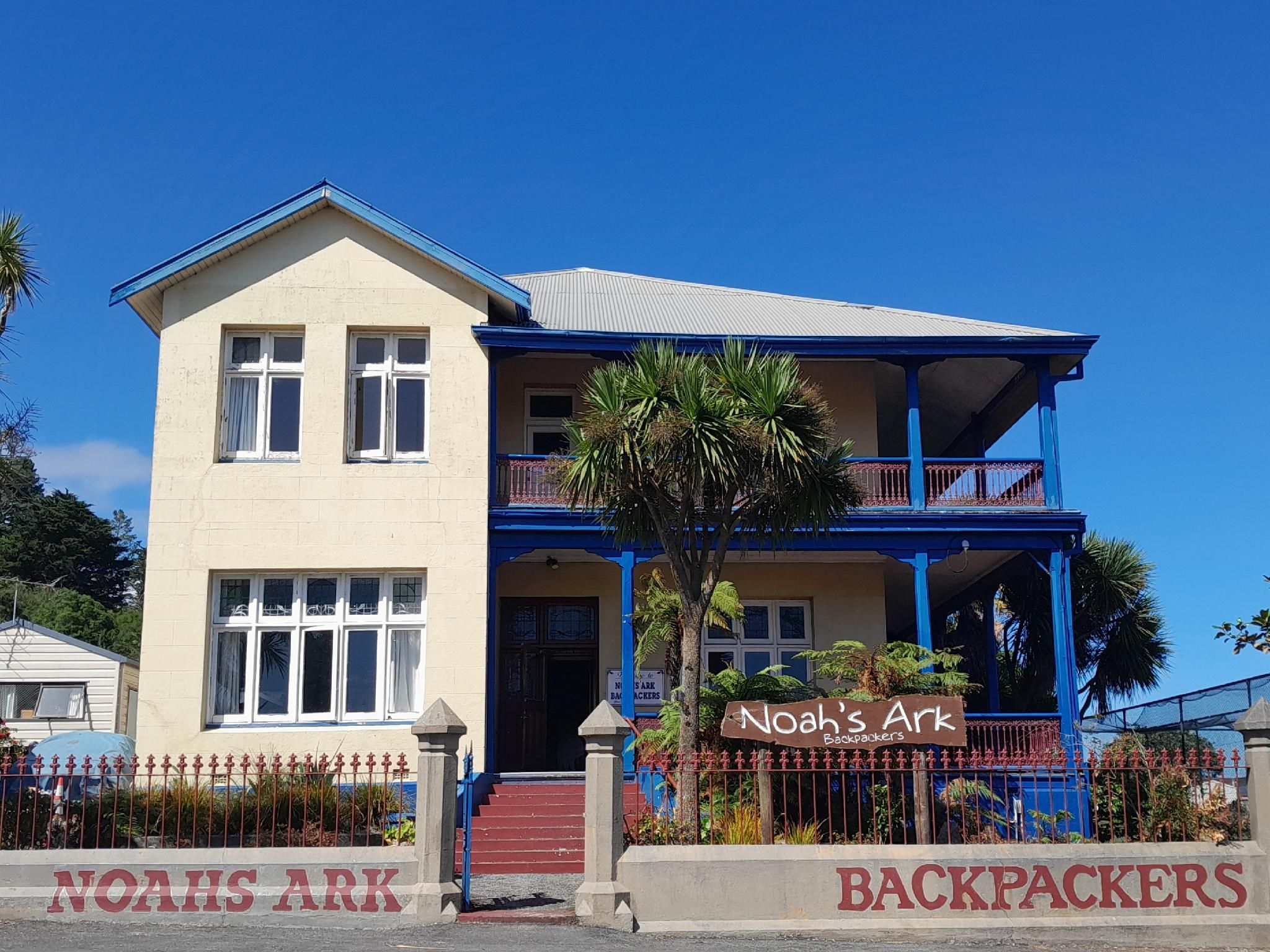 Noah's Ark Backpackers