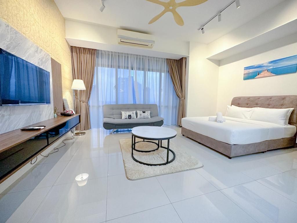 Studio, 1 Queen, Sofa bed
