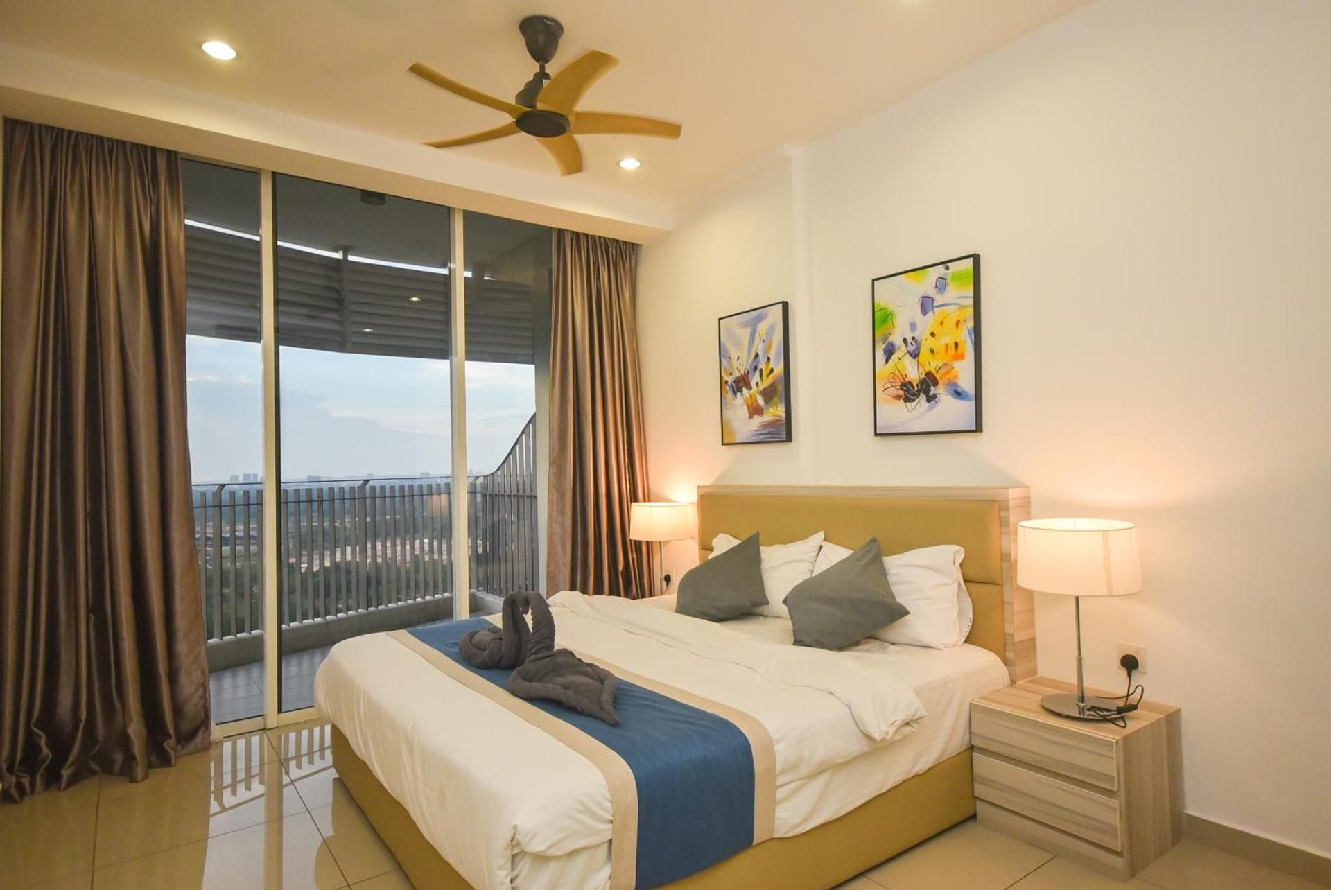 Two-Bedroom Deluxe Apartment with Harbor View