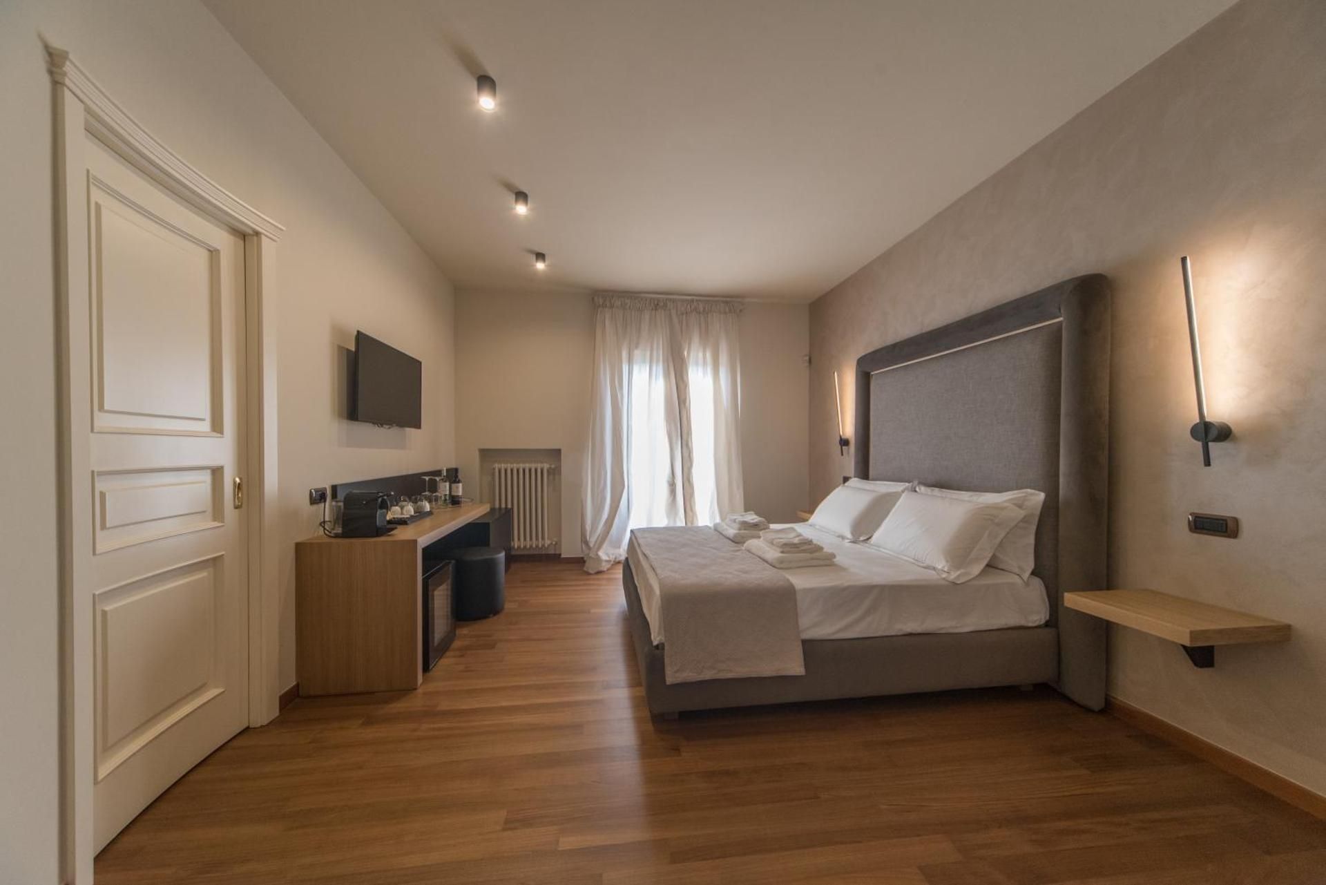Queen Room with Spa Bath