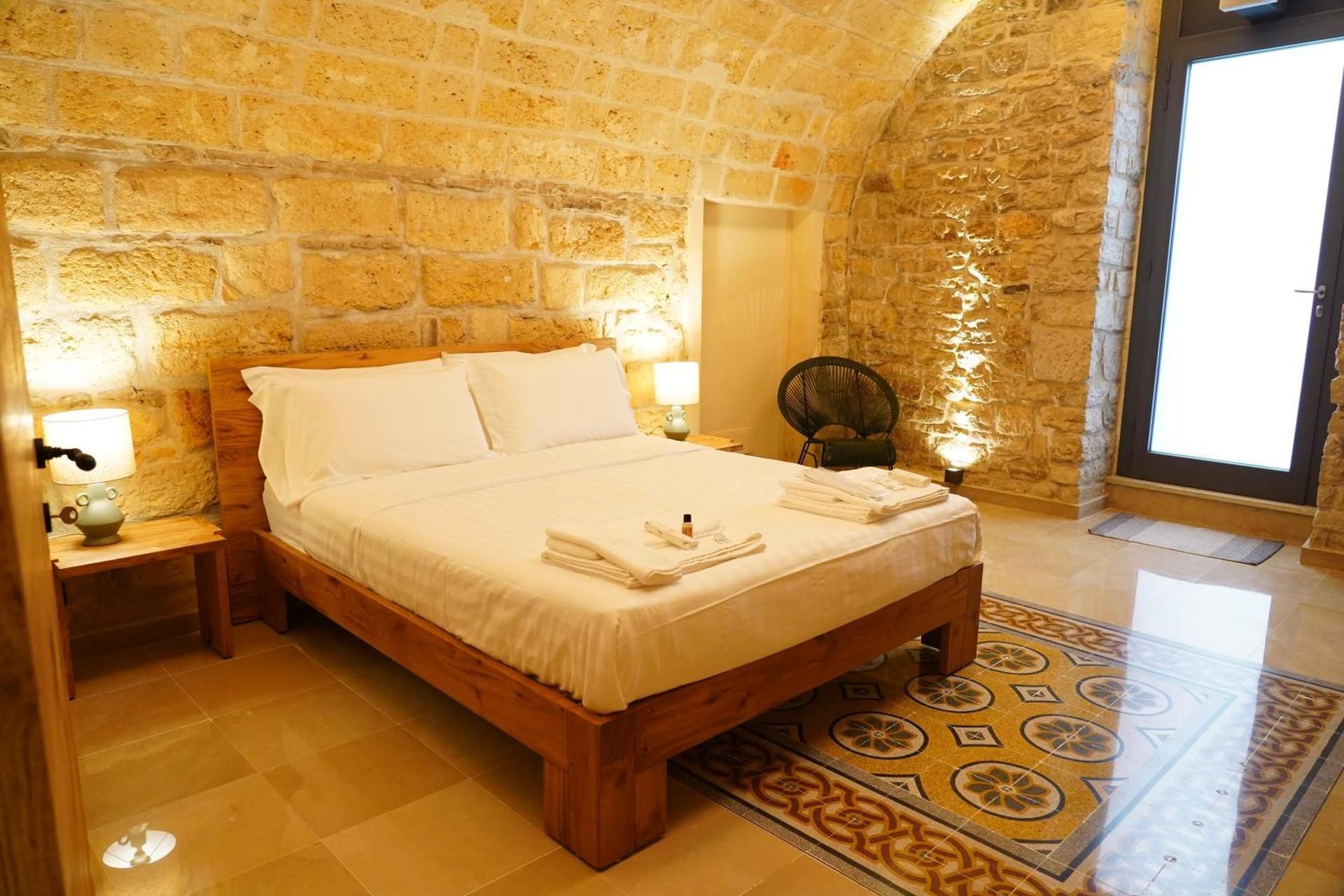 Terra di Trani King Room with Roll-In Shower - Disability Access